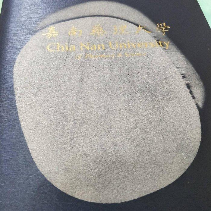 畢業證書的證書夾碰到高溫後，被印出一個橢圓形。（翻攝Dcard）  