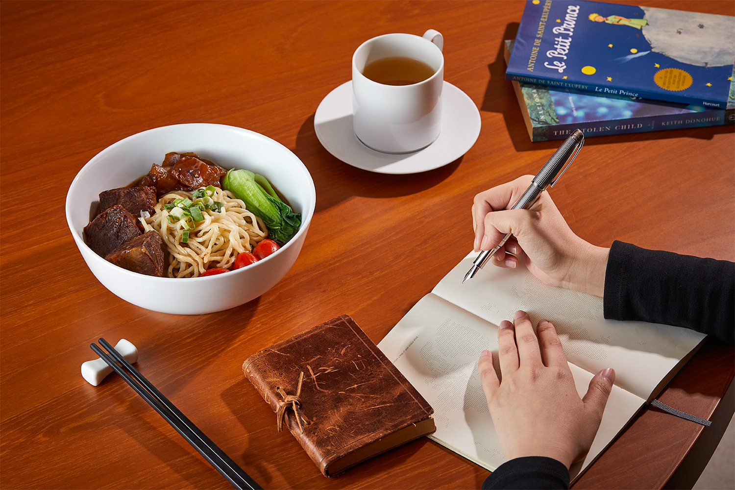 宅在家，誠品行旅的「炙燒和牛頰牛肉麵」常溫包，上菜方便快速。（誠品行旅提供）