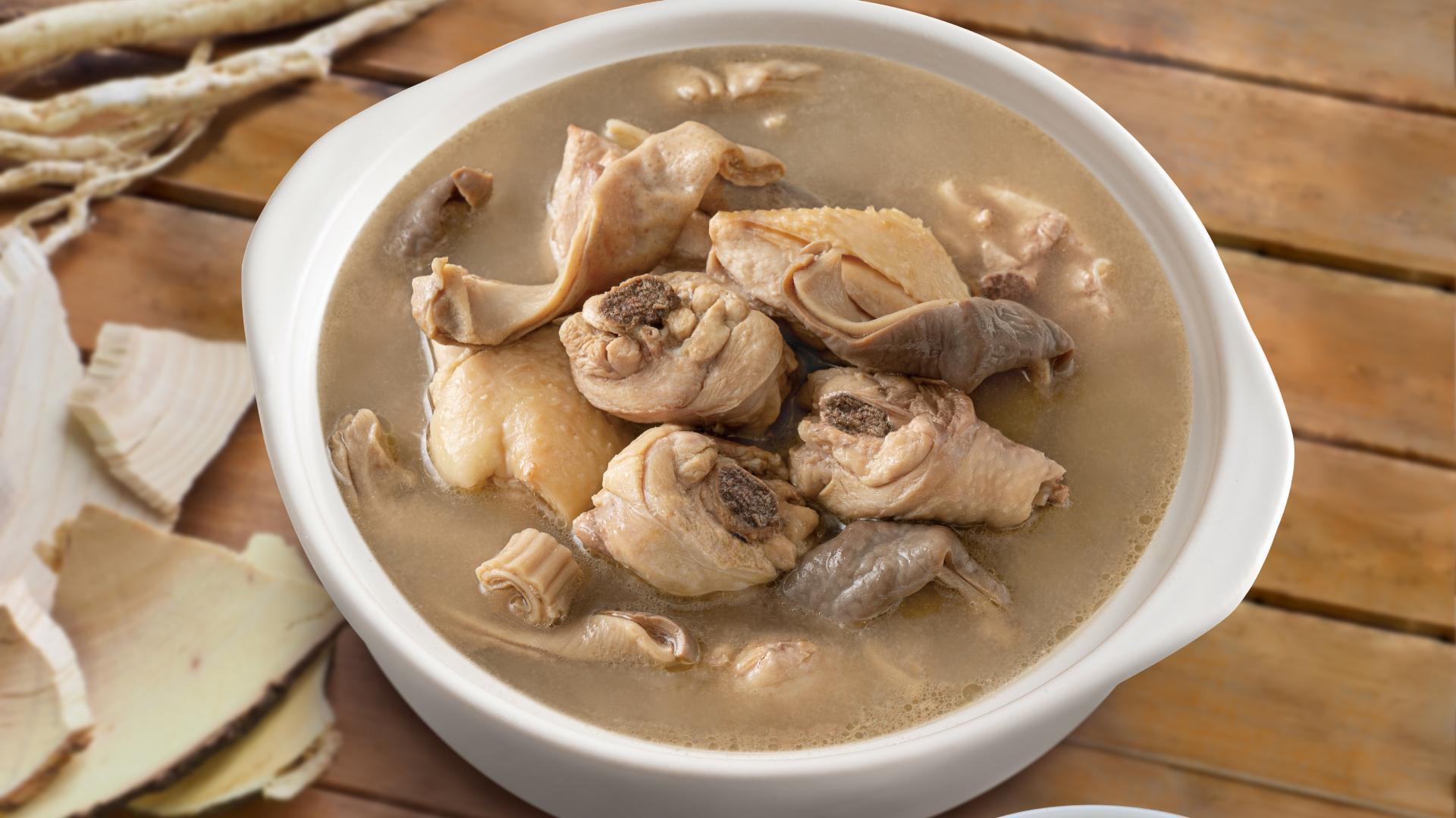 加熱即食的「胡椒豬肚雞湯」清潤香濃,省去大量煲湯功夫。(699元/2包)(KKlife提供)
