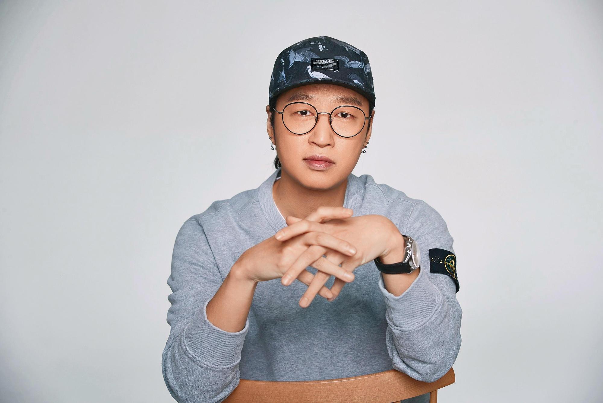 漫畫家HUN入行20多年，前後有多部作品被翻拍成影劇。（Kakao Entertainment提供）