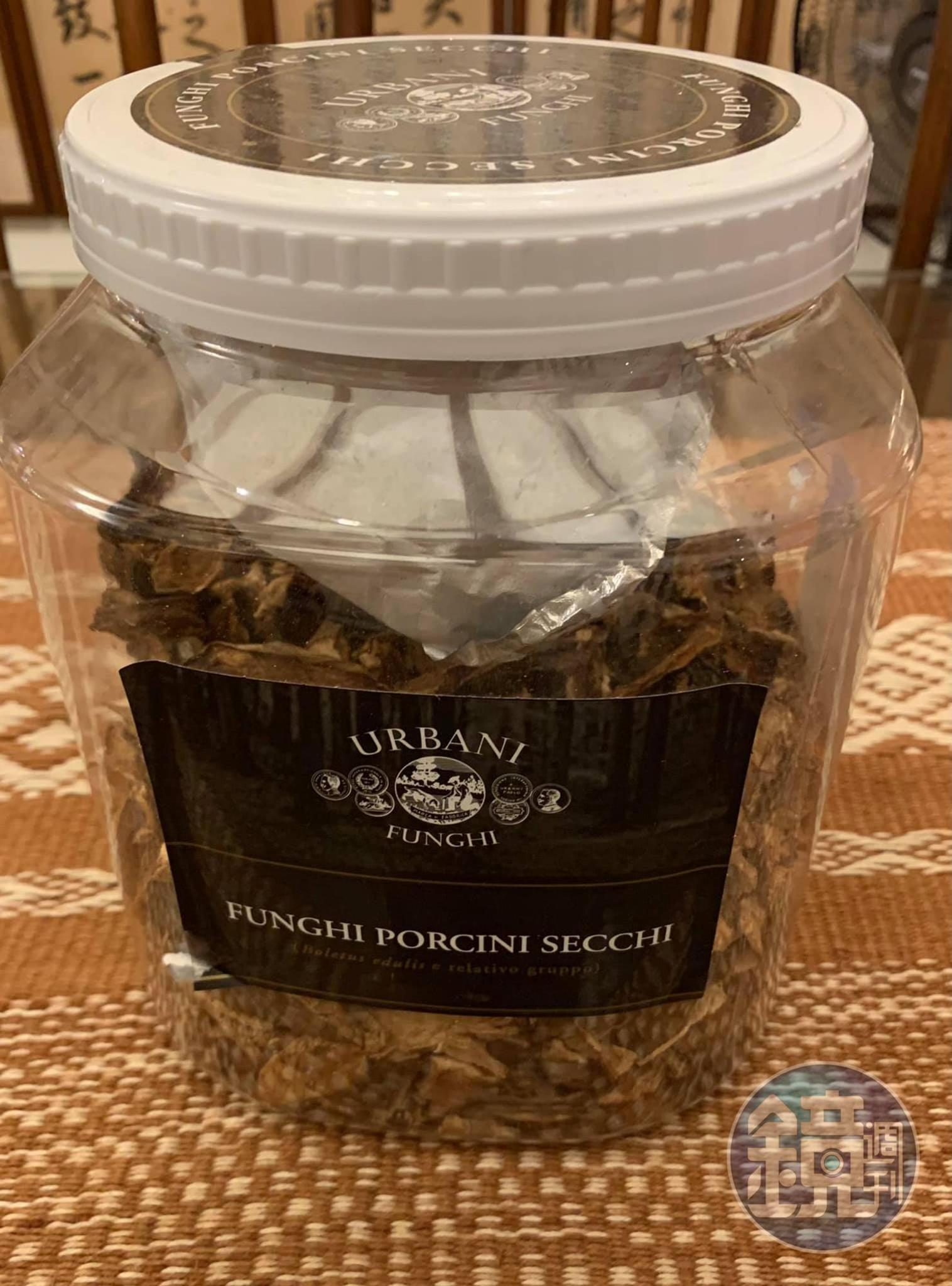 預備做醬汁的牛肝菌。