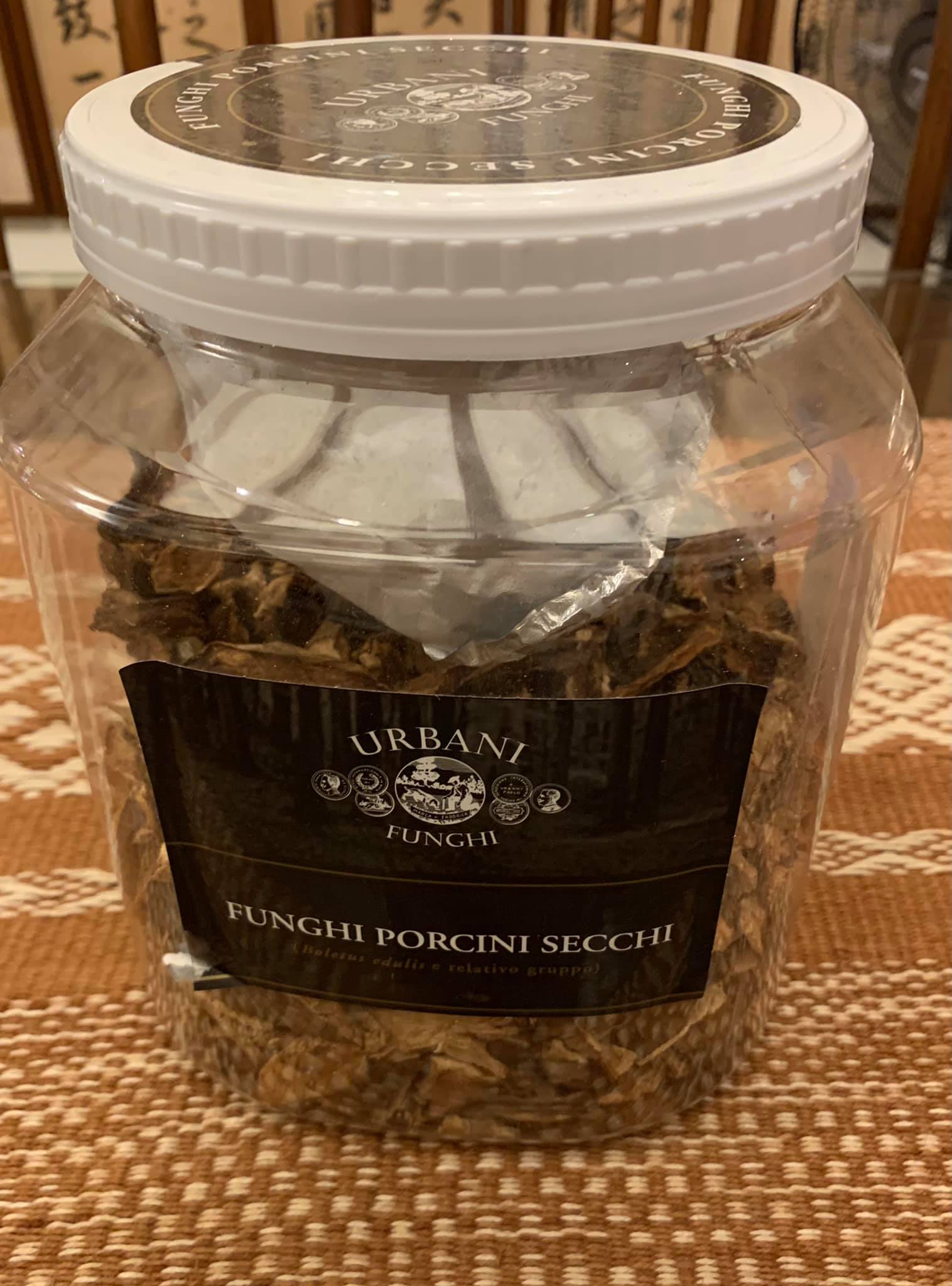 預備做醬汁的牛肝菌。