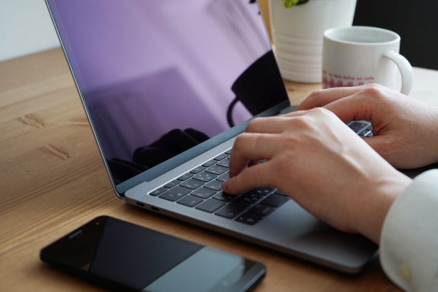 英國《衛報》刊文點評台灣「WFH」充滿不信任。(示意圖,photoAC)