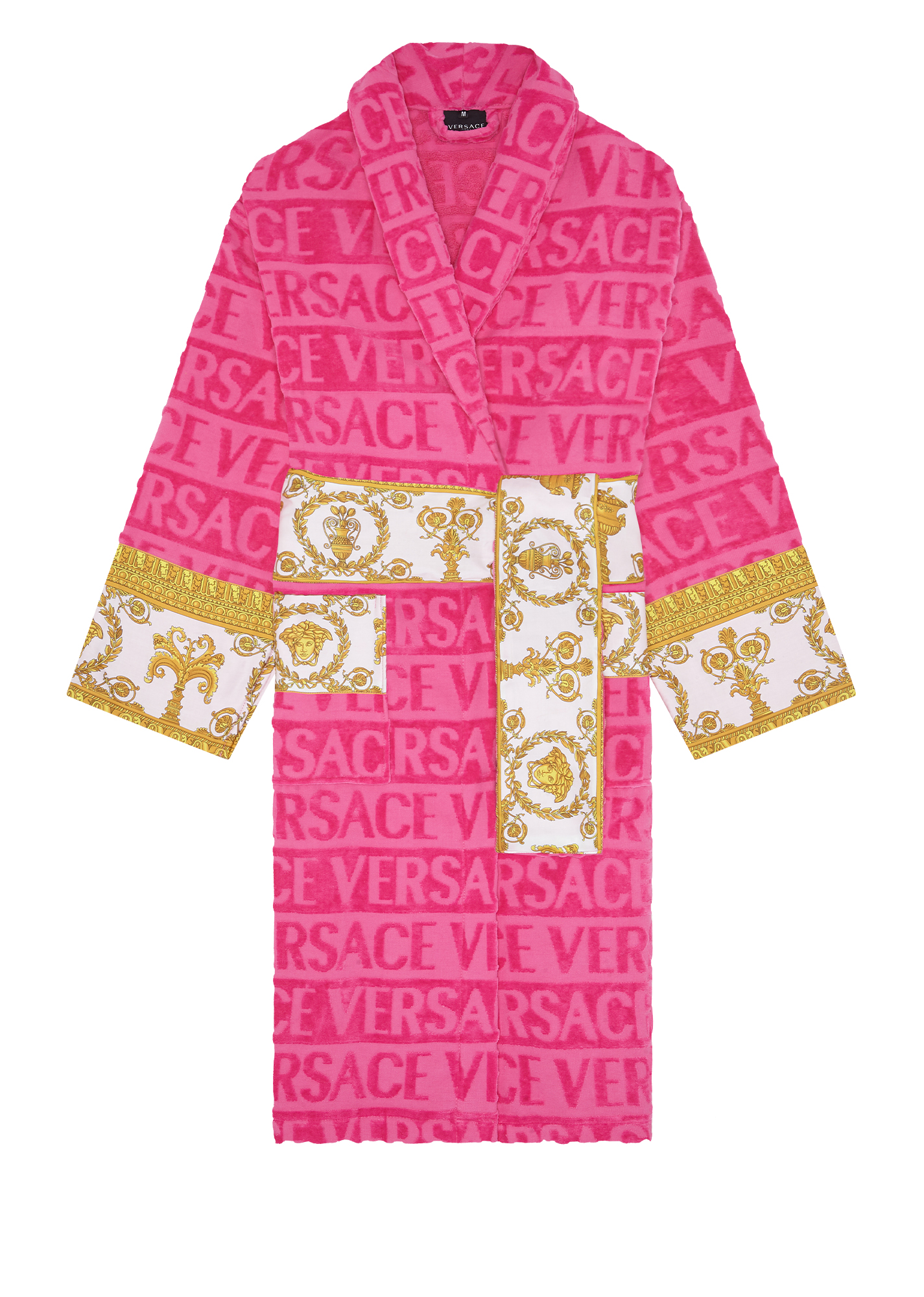 粉色浴袍 NT$16,500 VERSACE。（VERSACE提供）