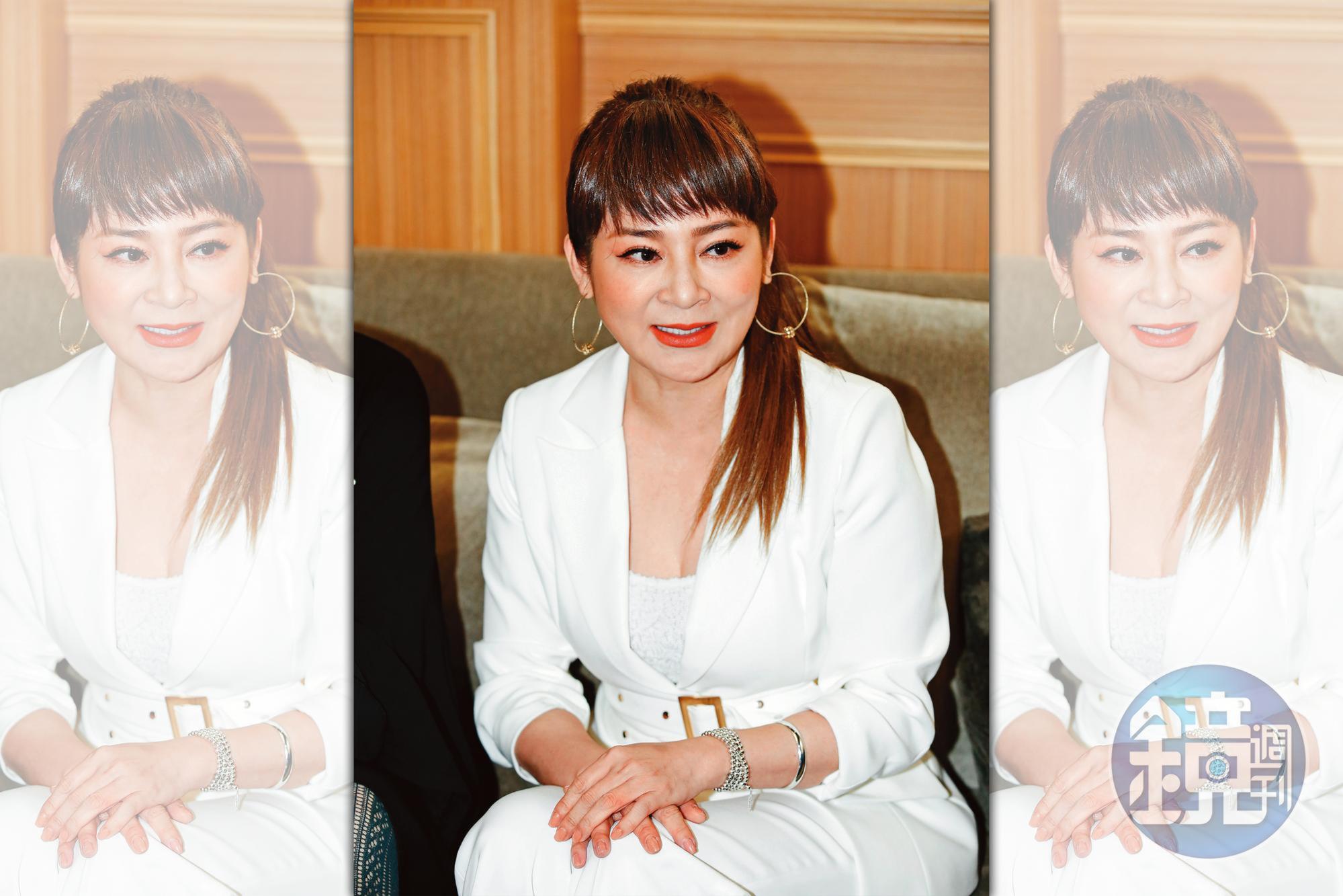 王彩樺在綜藝圈打滾很久,個性阿沙力,交友廣闊,只要身邊朋友開心就滿足。