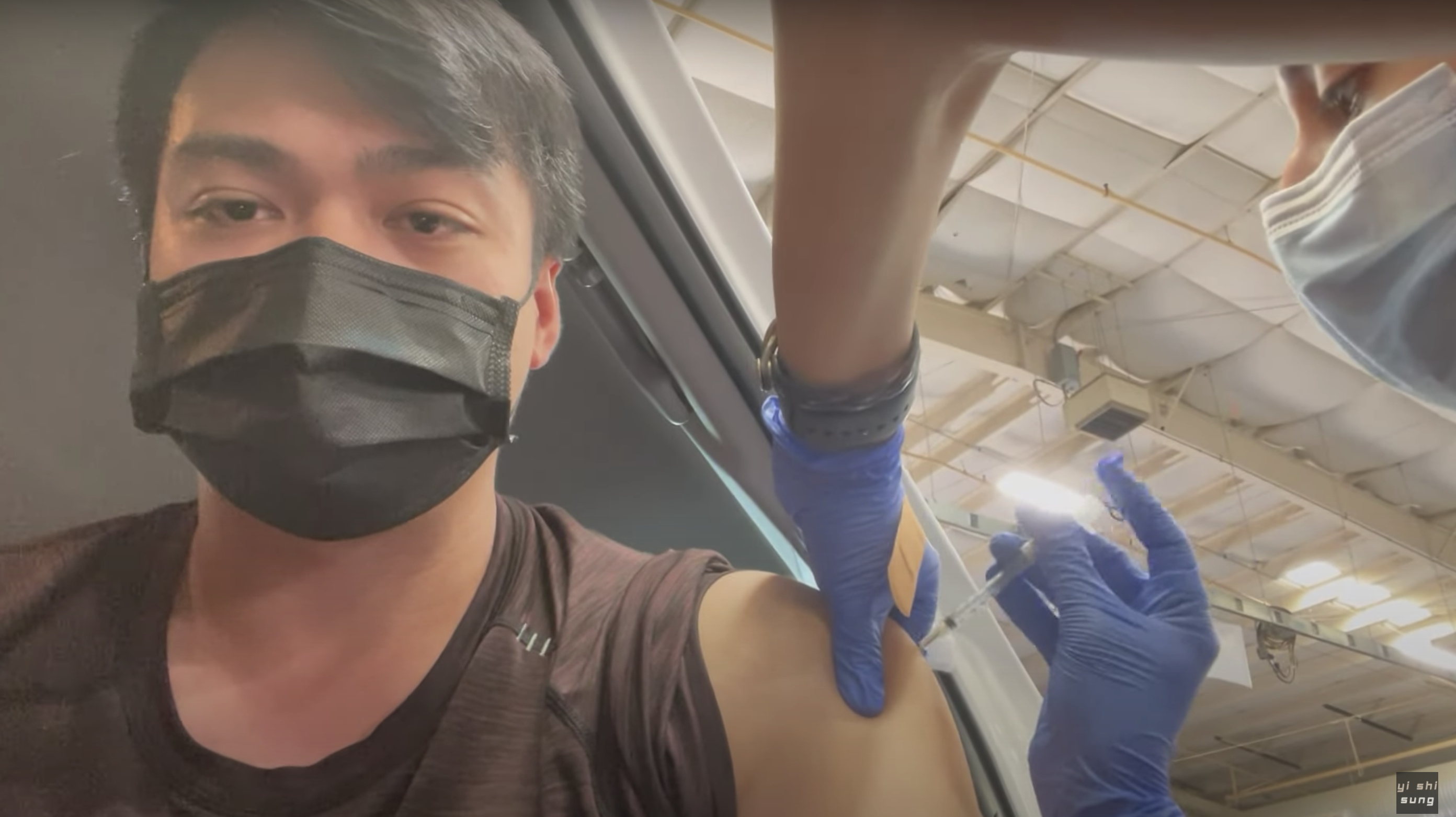 旅美棒球好手宋文華日前在球隊安排下施打輝瑞疫苗，並拍成影片分享。（翻攝自伊洗 Sung YouTube）