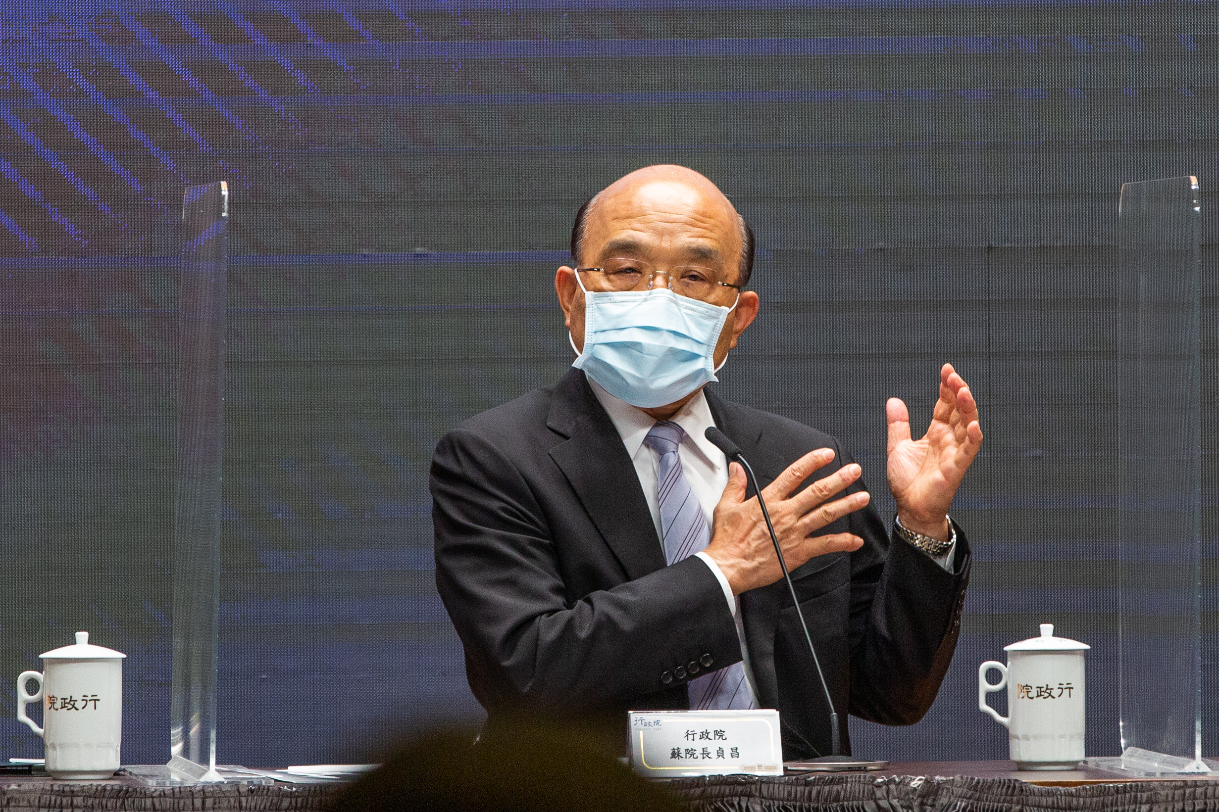 蘇貞昌臉書談及「校正回歸」,強調沒有人會想隱瞞疫情。