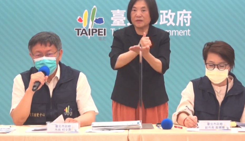 柯文哲下令20家醫院設快篩站，並宣布北市明起餐飲業全面禁內。（翻攝自柯文哲臉書）