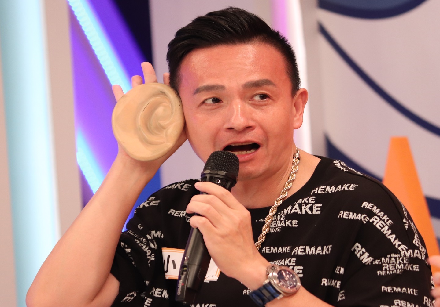 小鐘上中天節目《同學來了》透露陳年往事，被眾人罵渣男。（中天提供）