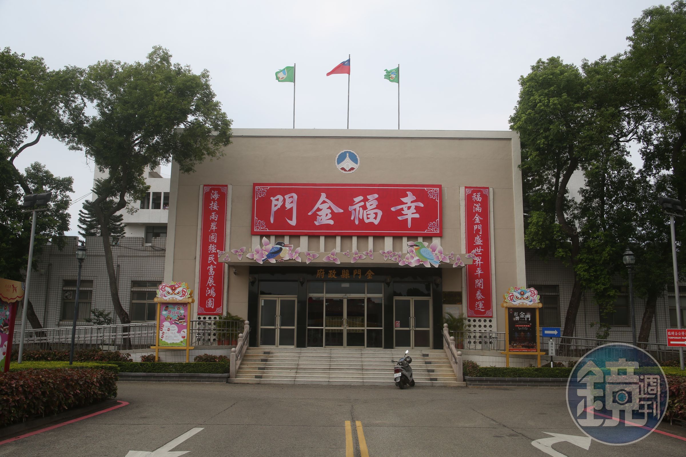 金門縣府昨開離島第一槍，要求搭機來金、返金鄉民須持陰性證明，指揮中心回應了。（本刊資料照）