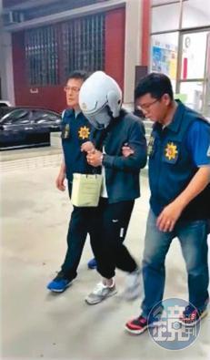37歲大麻王葉翔浤(中)傳授栽種大麻技術,並向每位學徒收取150萬元加盟金,日前在台南落網,已遭收押禁見。