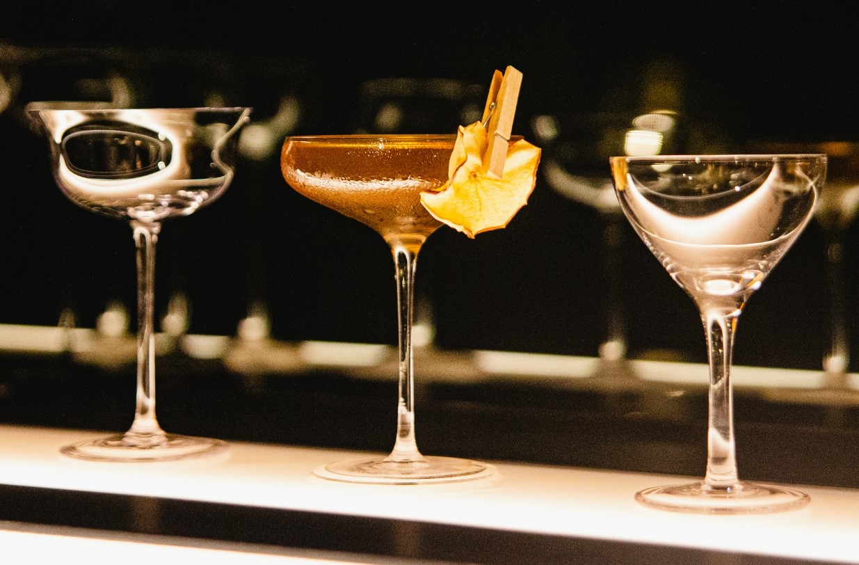 「Bar Pun」將自家多款經典調酒組合成「居家防疫調酒包」讓客人在家放鬆喝。