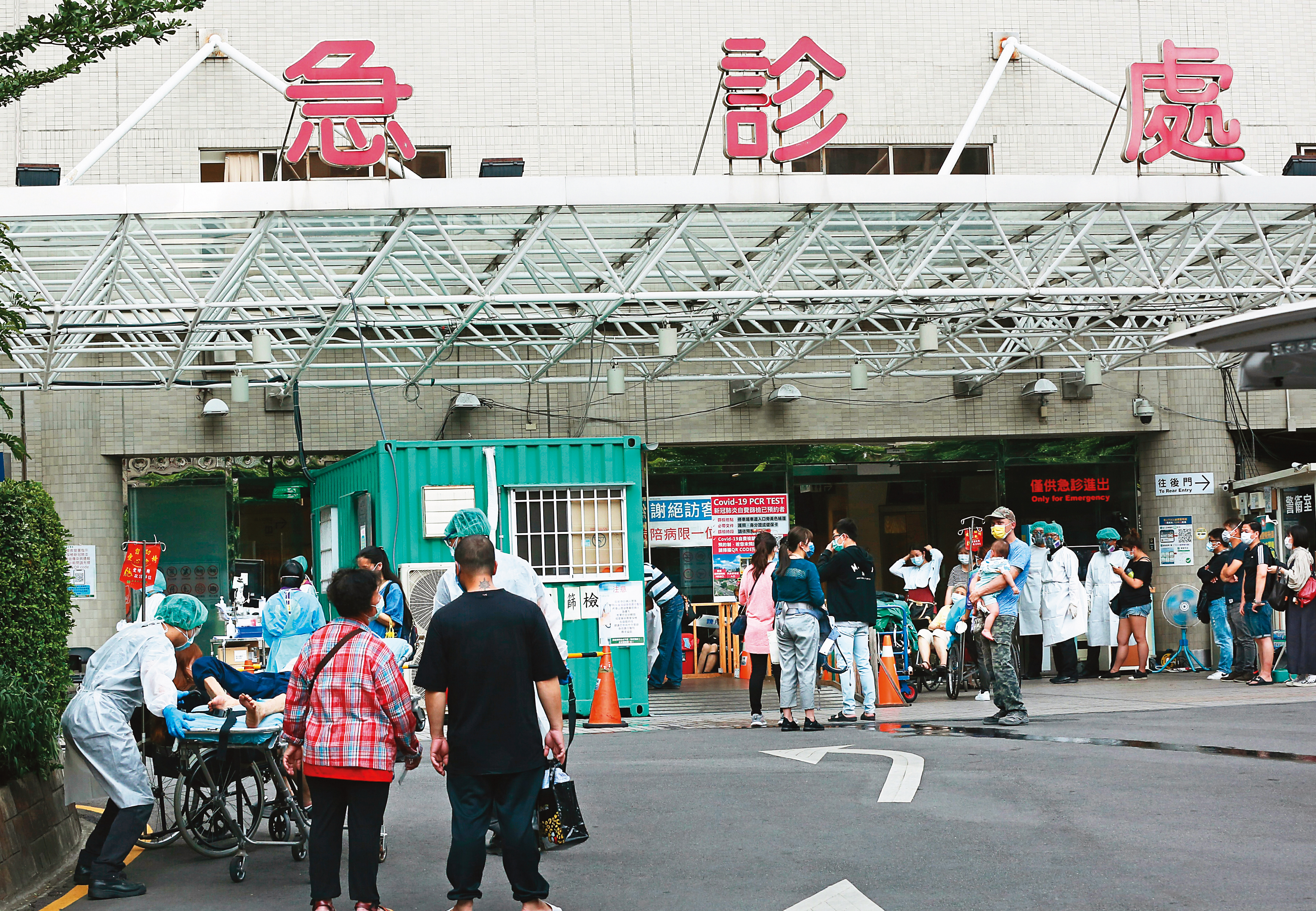 本土新冠疫情失控,截至5月21日確診人數飆破1,800人。