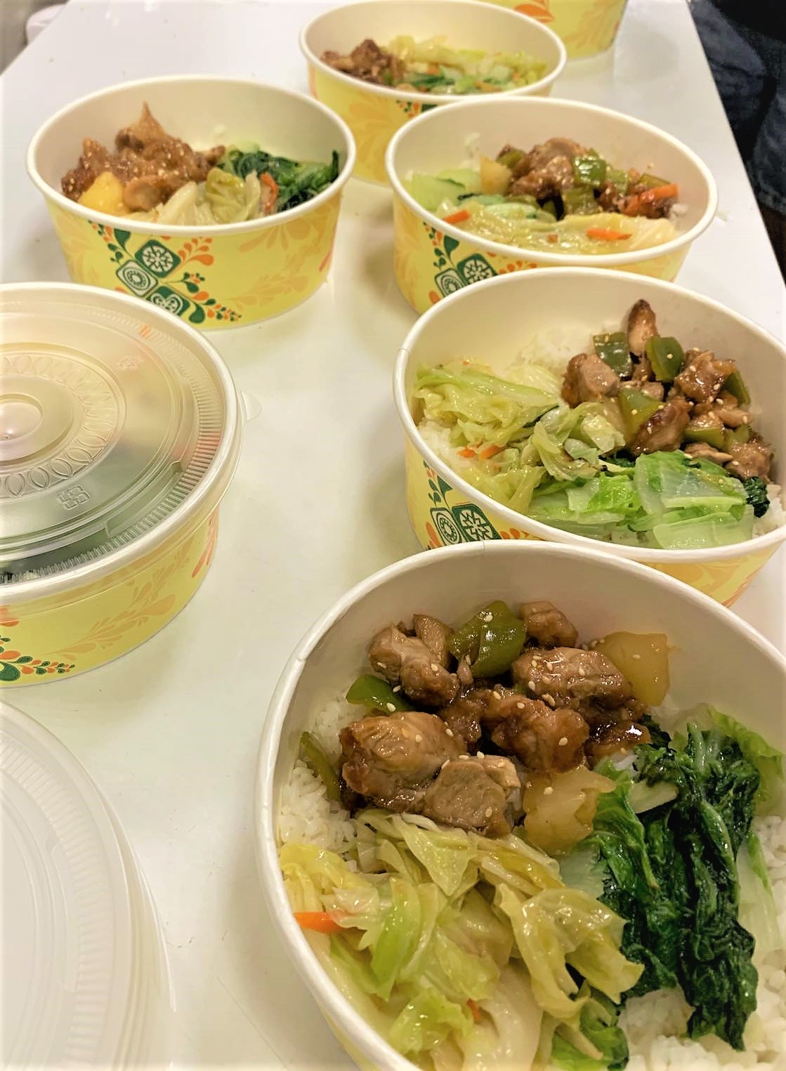 Andy一週準備5天餐盒給醫護人員,也不忘變換口味。(九月茶餐廳提供)