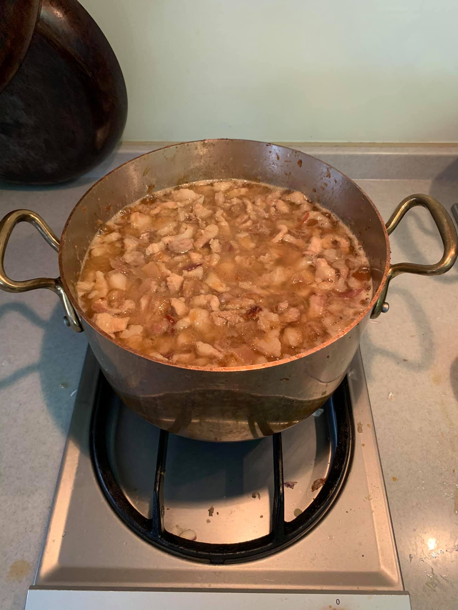 讓時間催熟煨軟烹香肉臊。