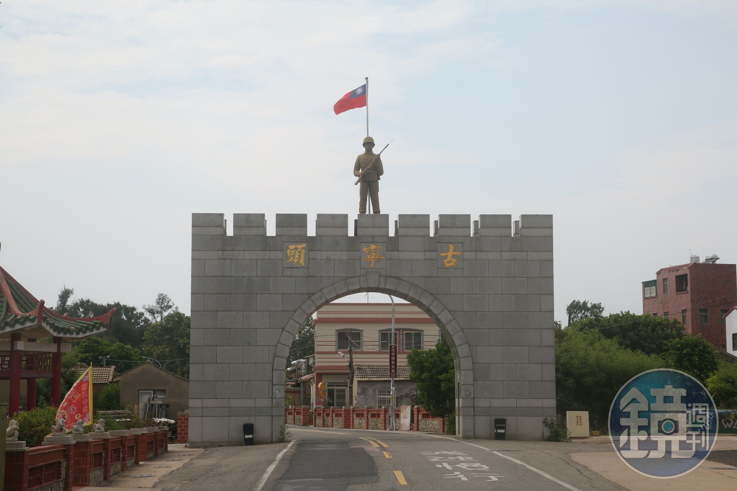 新黨吳成典主席表示，他先前已和大陸聯繫，大陸願意提供10萬劑免費疫苗給金門縣民施打。