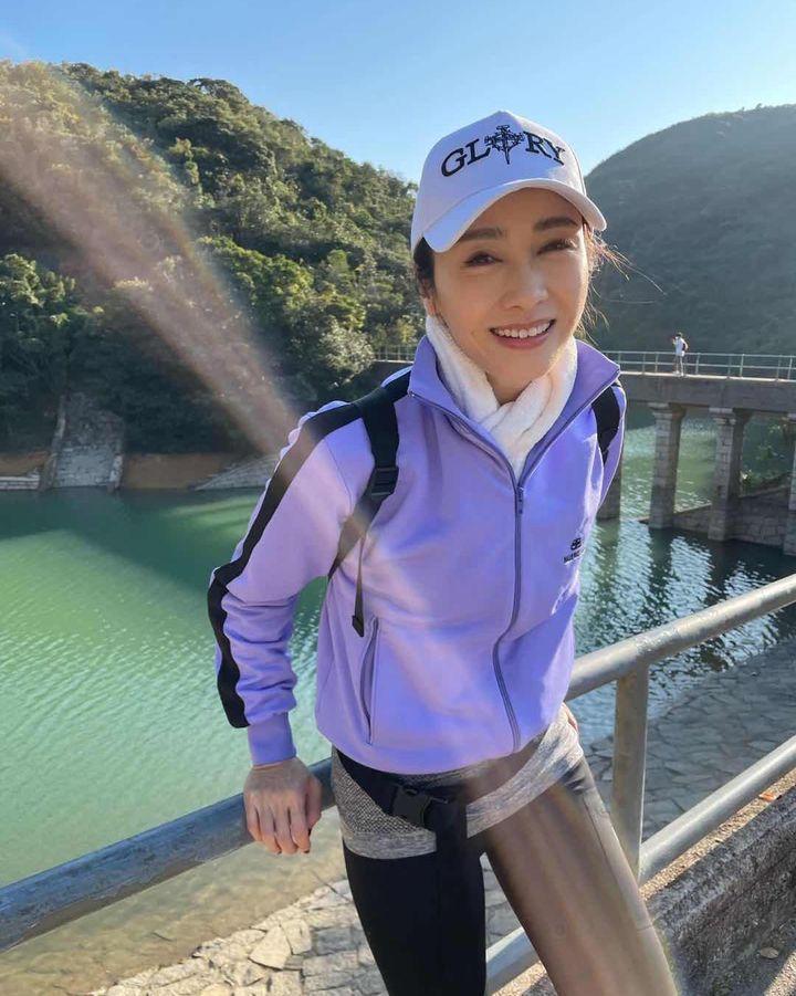 49歲的黎姿淡出娛樂圈多年，婚後專心照顧家庭。（翻攝自黎姿臉書）
