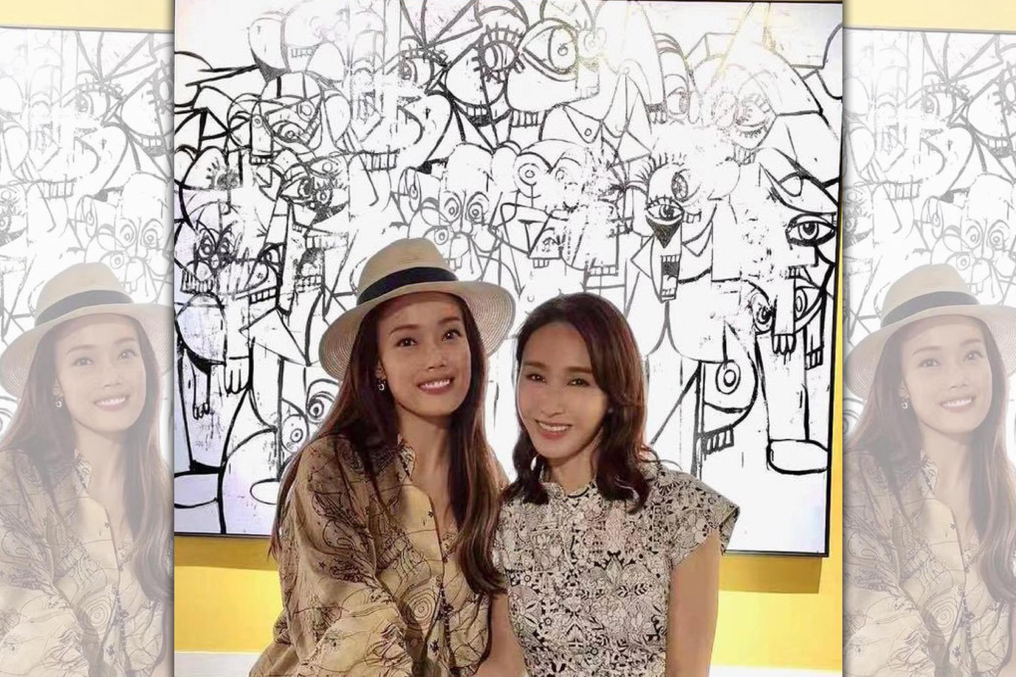 港星黎姿日前帶著三個女兒去看畫展，巧遇歌手容祖兒。（翻攝自黎姿臉書）