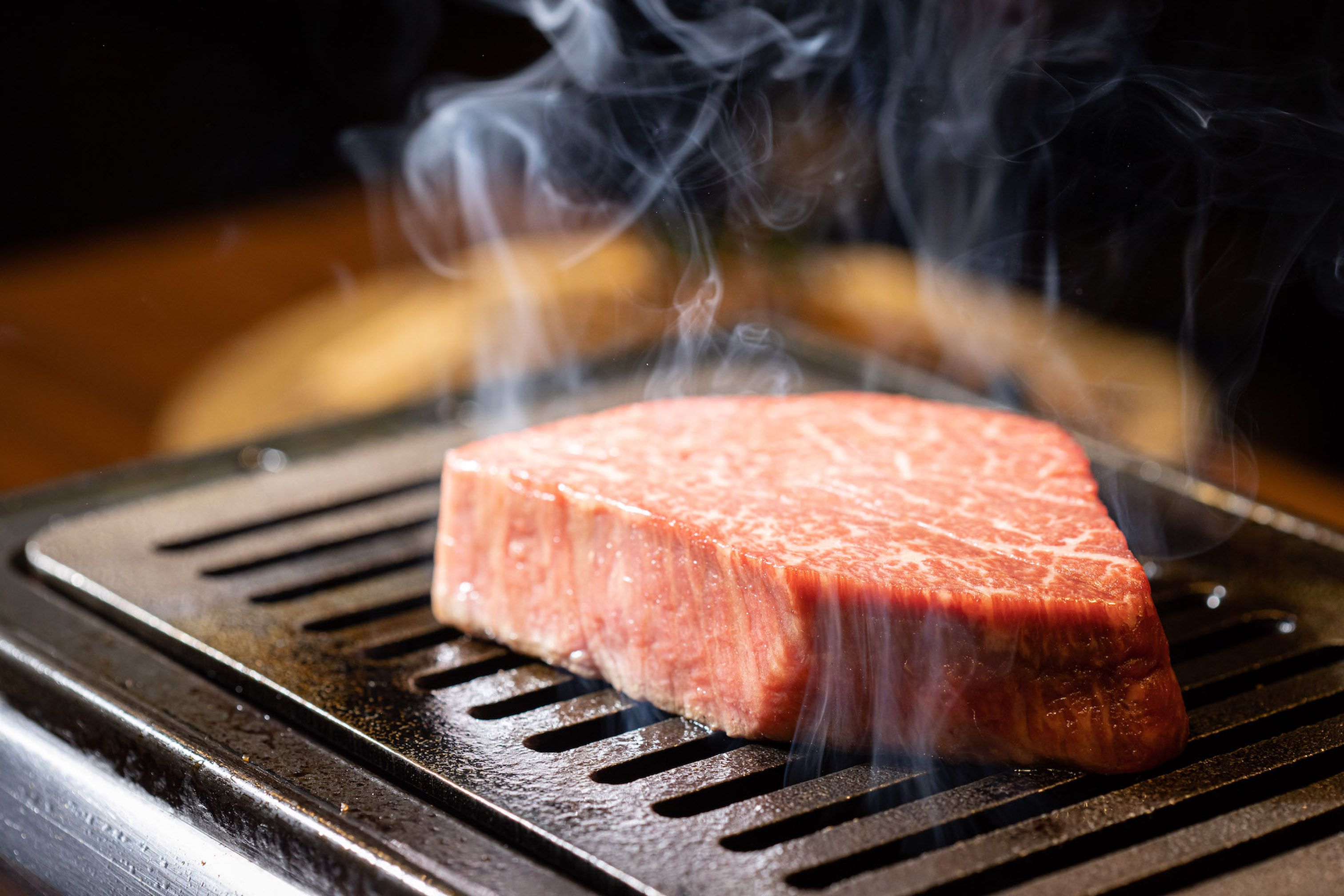 「俺達の肉屋」以細緻分切及高超烤功，將瘦肉部位做成美味的精品。