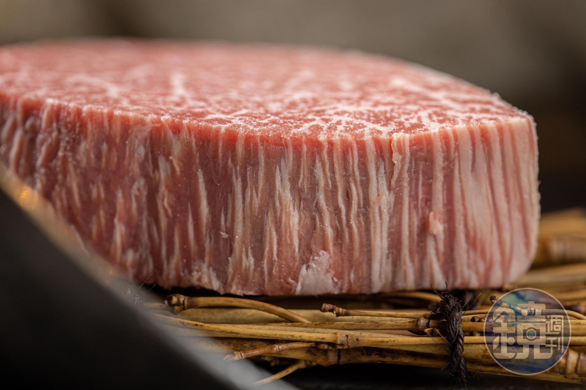 選擇塊燒必須特別注意肉的紋理下刀。