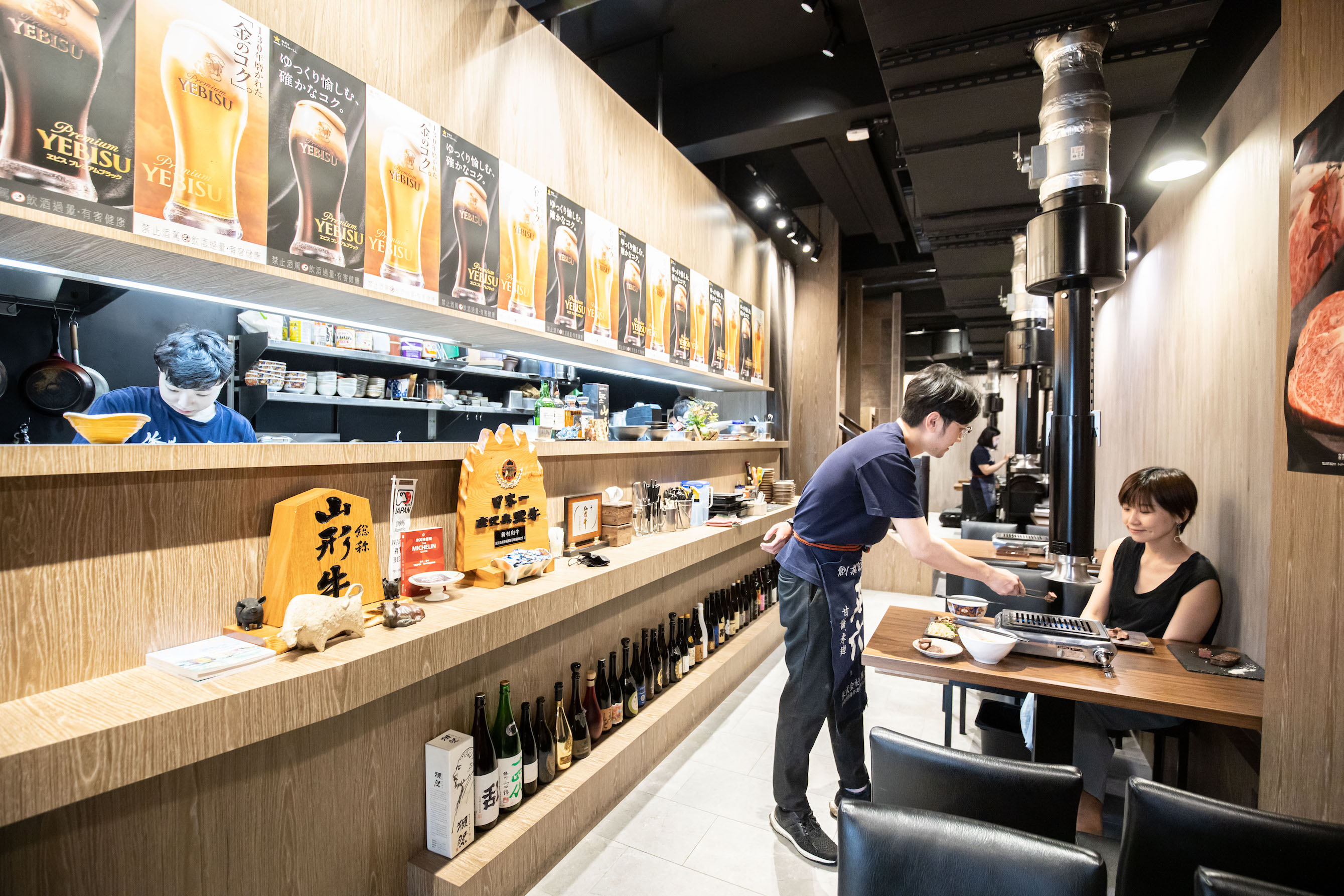 俺達新的店舖設計依然為36個位席，以木色展現素雅低調及沉穩大人味。