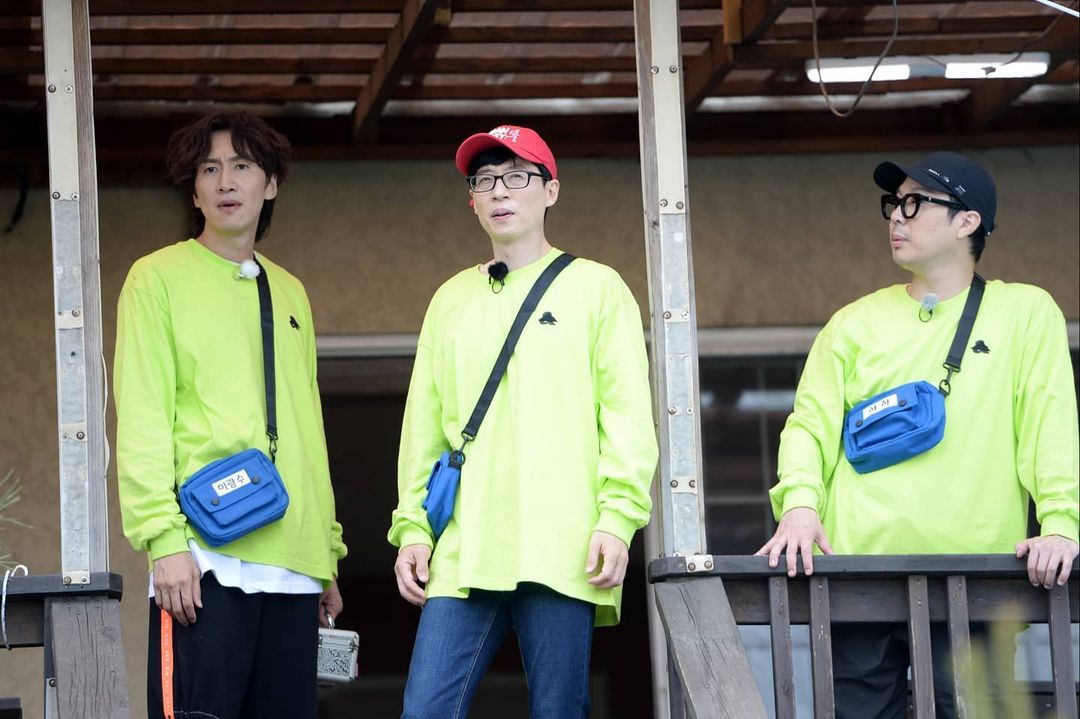 李光洙（左）是《Running Man》元老班底，因為車禍舊傷需長期復健，決定離開節目。（翻攝running man IG）