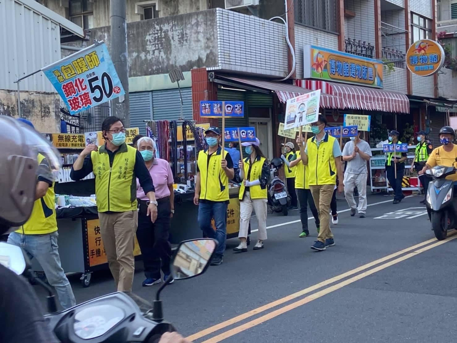 近來因為疫情嚴峻中央不斷呼籲不要群聚，不過台南市政府卻被爆出要求公務員集體上街呼籲民眾戴口罩。（翻攝自臺南市歸仁區公所臉書）