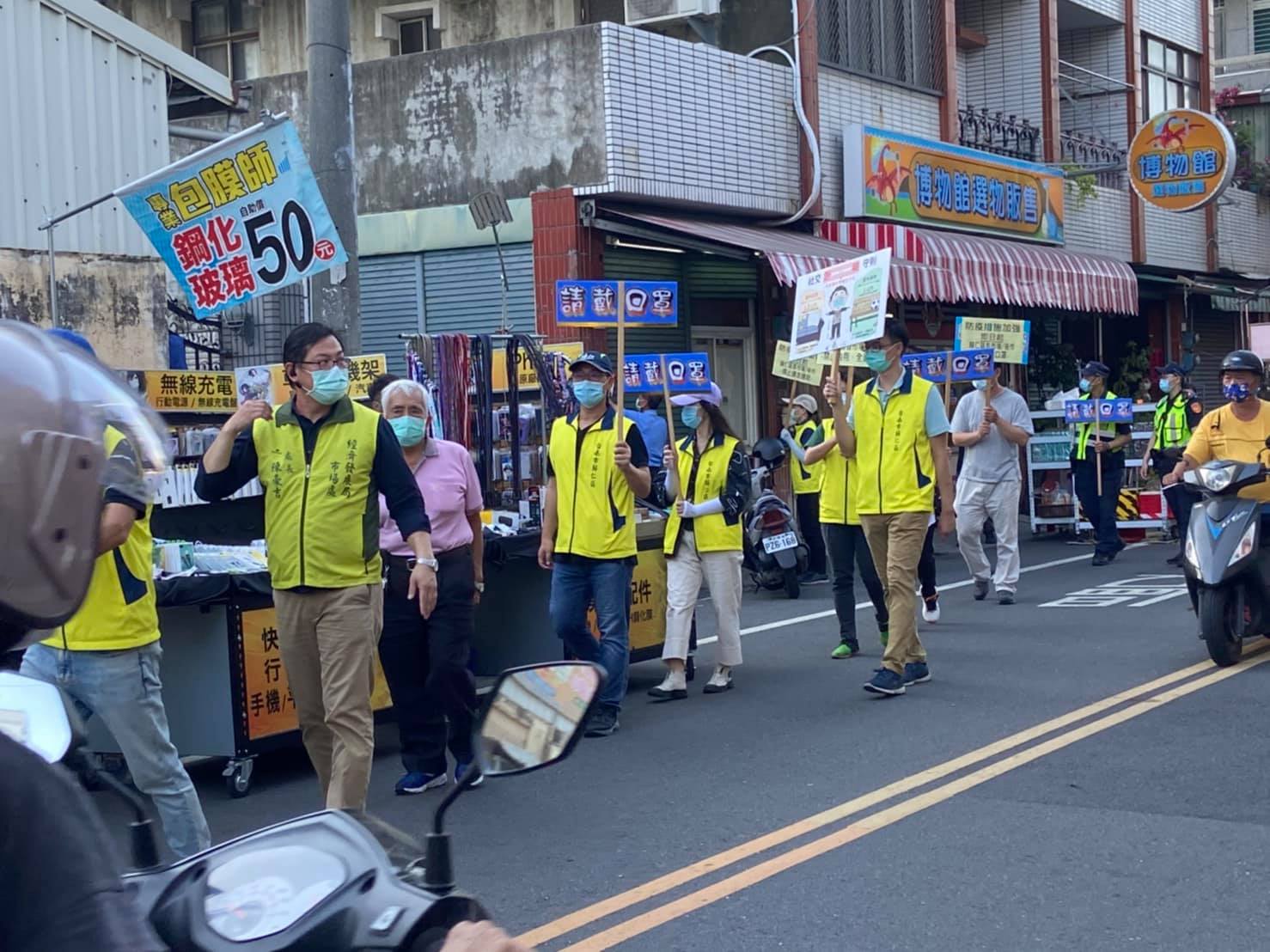 近來因為疫情嚴峻中央不斷呼籲不要群聚，不過台南市政府卻被爆出要求公務員集體上街呼籲民眾戴口罩。（翻攝自臺南市歸仁區公所臉書）