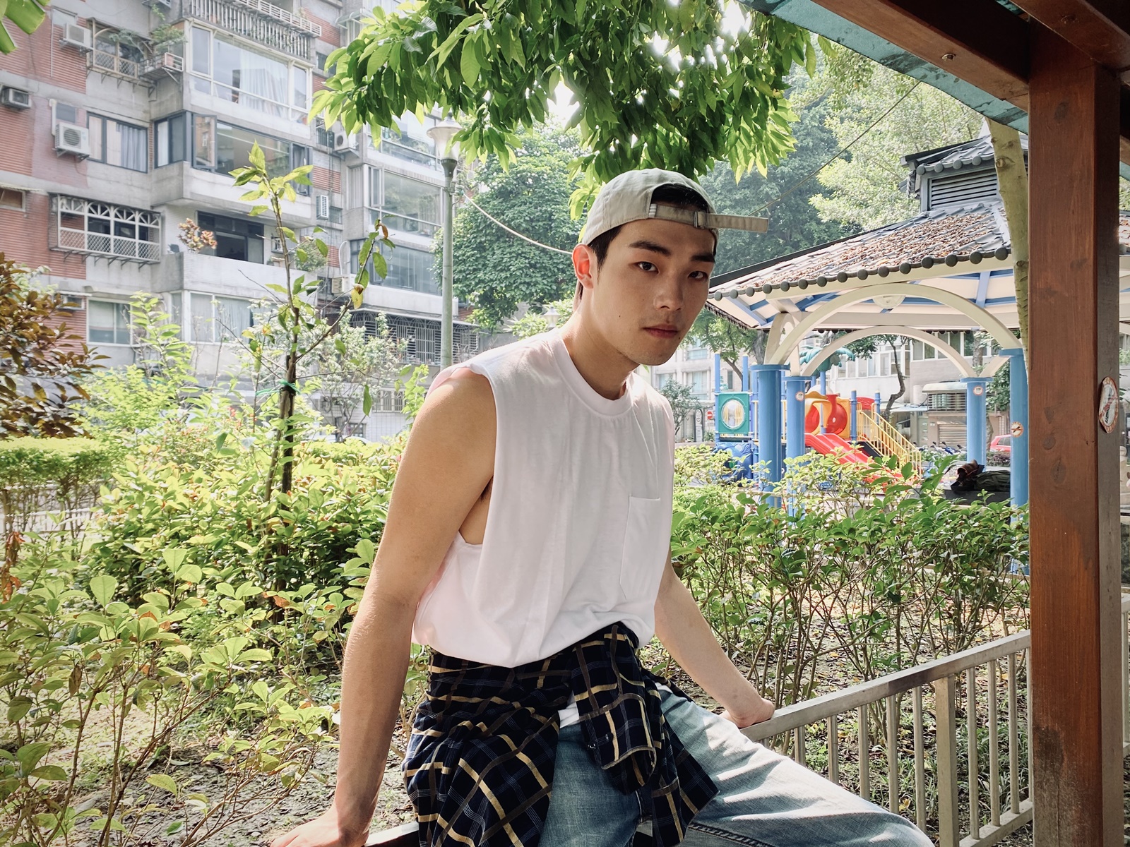 新人牧森去年加入林依晨經紀公司，成為林依晨師弟。（周子娛樂提供）