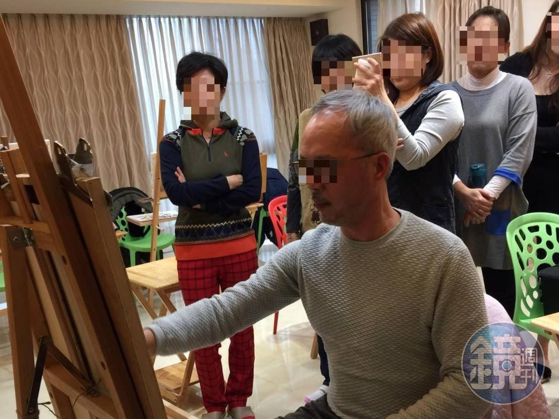 在油畫界頗富盛名的已婚蔡姓教授，遭一名人夫指控與妻子發生不倫戀。（讀者提供）