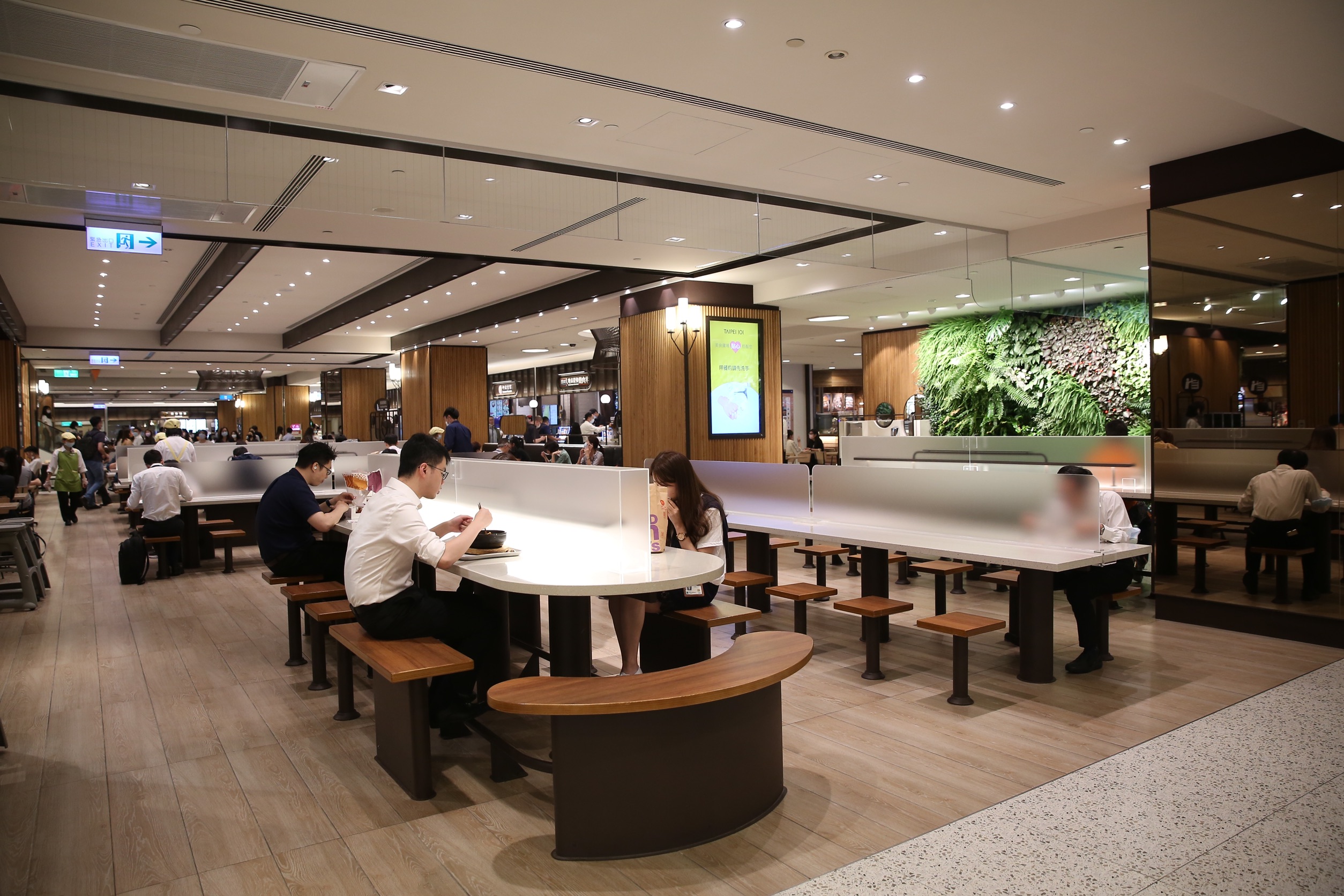 國內疫情升溫，全台餐飲業大受衝擊。