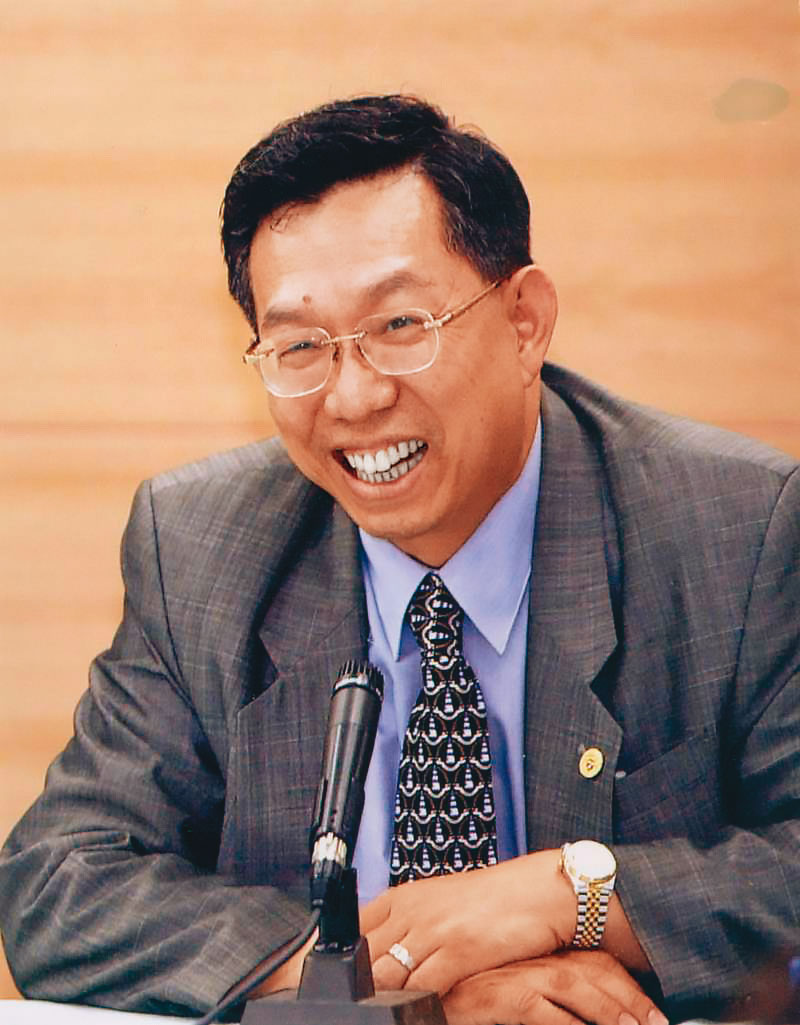 前疾管局局長蘇益仁主張，感染熱區的蛋黃區應廣篩，才能找出冰山下的潛在感染者。（翻攝翻攝成功大學官網）