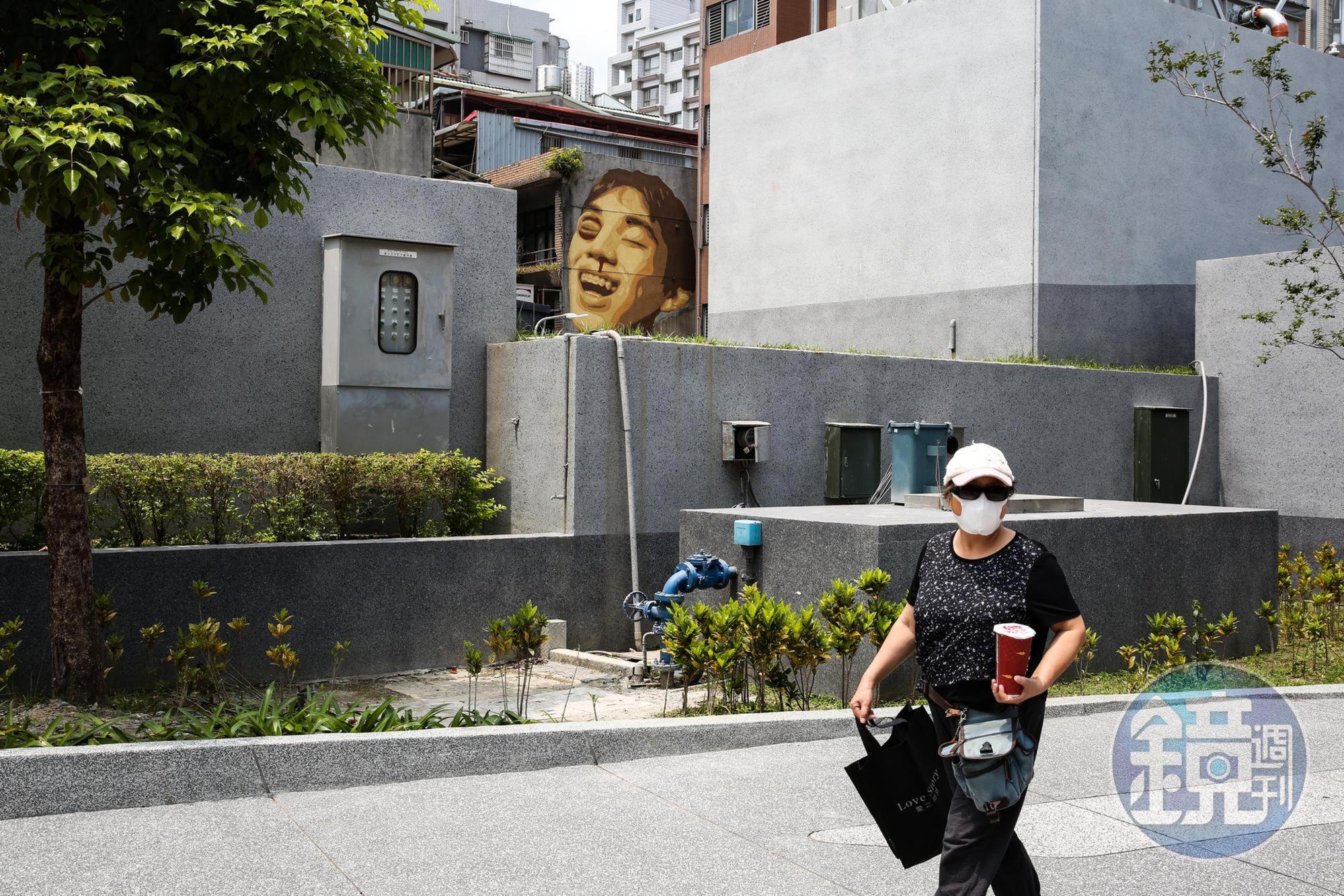 律師呂秋遠昨天深夜po文，坦言在疫苗進來之前，「這場戰爭沒這麼容易結束」。（本刊資料照）