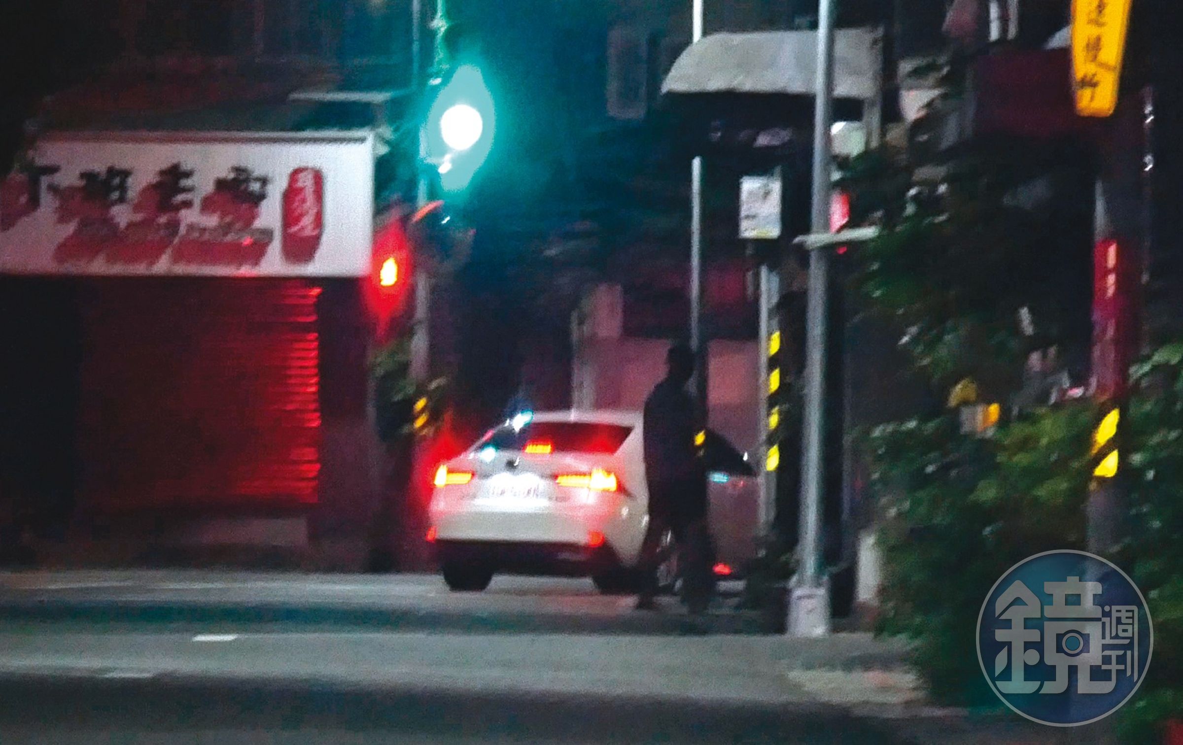 23:03 雖然聚會到了將近深夜，不過周予天與席惟倫各自回家，沒有續攤。