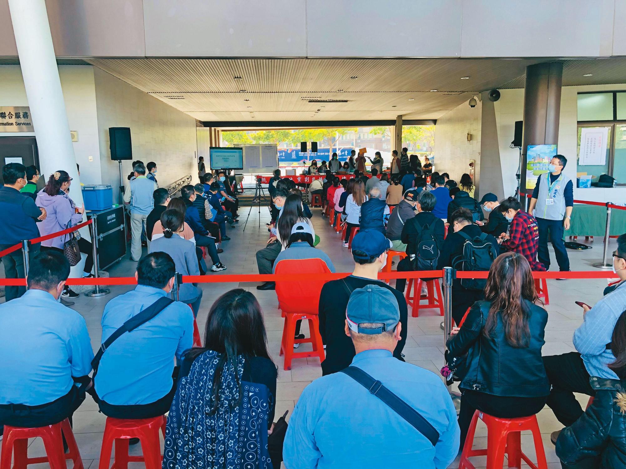 桃園市政府日前標售經國、觀音草漯重劃區土地,吸引各路人馬搶標。(台灣房屋趨勢中心提供)