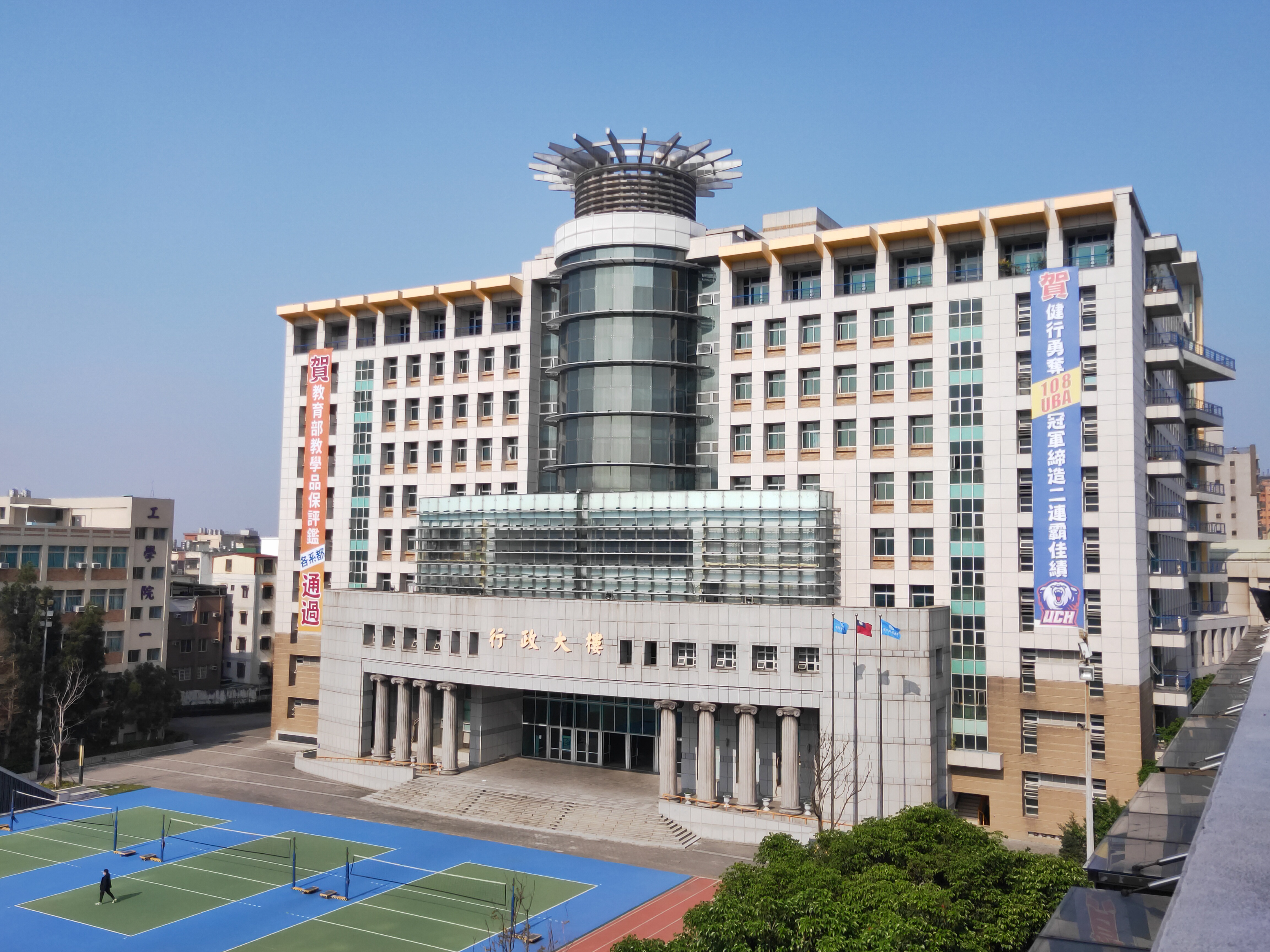 健行科大董事長彭壽春家族，遭學校教職員指控濫花公帑。