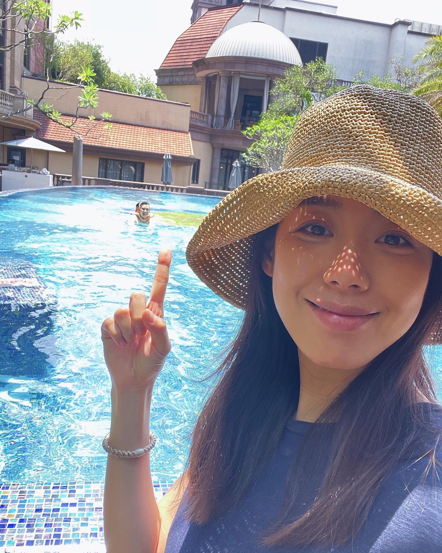林可彤覺得住月子中心沒得到休息,還要照顧老公和兒子,身心很累。(翻攝自林可彤臉書)