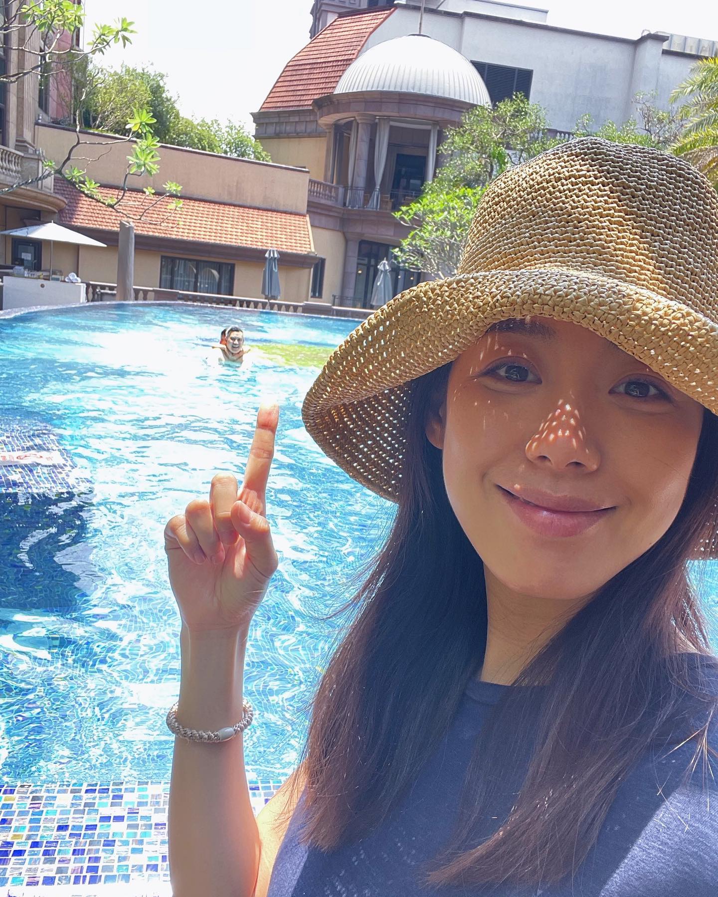 林可彤覺得住月子中心沒得到休息，還要照顧老公和兒子，身心很累。（翻攝自林可彤臉書）
