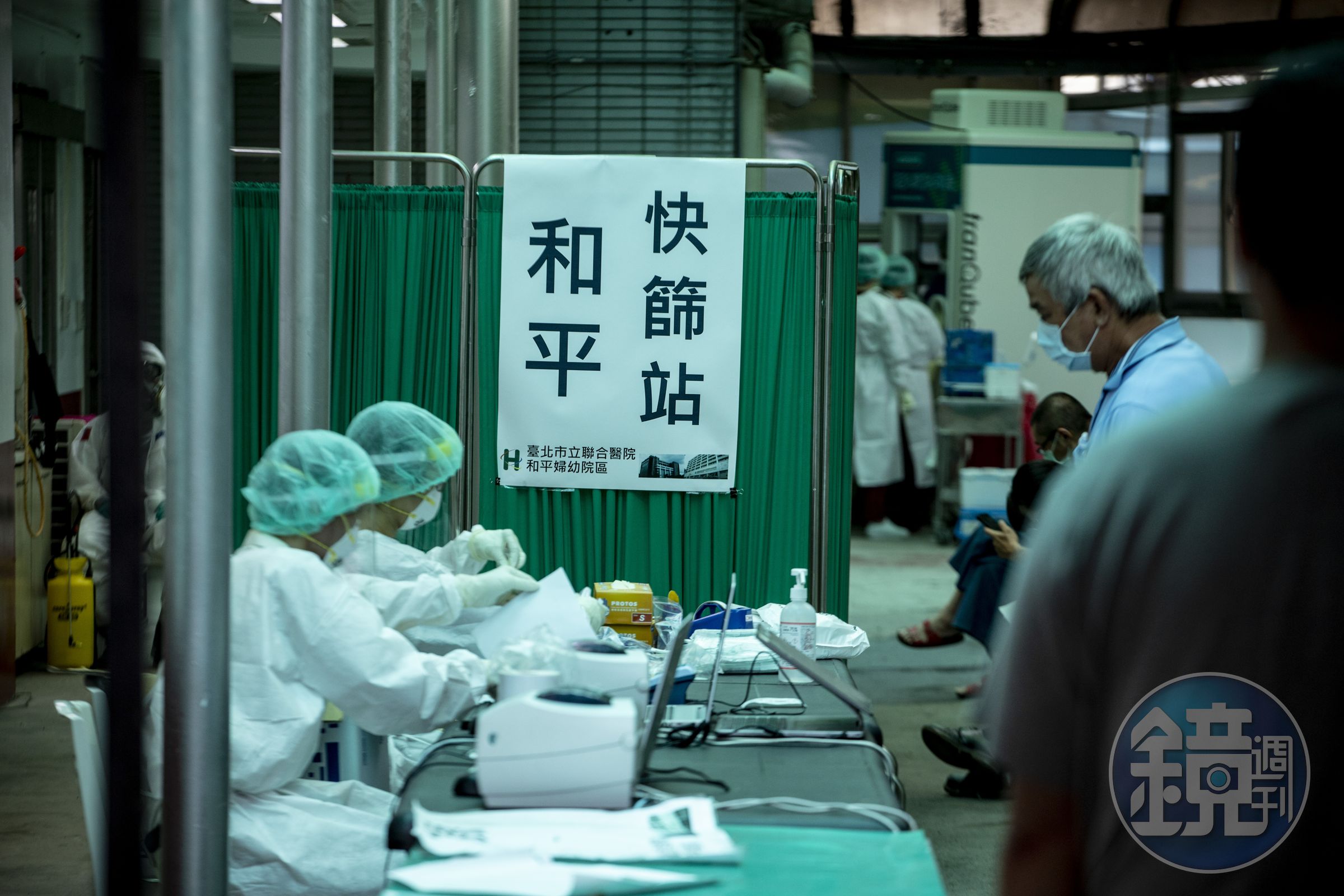網友在臉書社團「爆怨2公社」分享第一線醫護所承受的壓力有多巨大。（示意圖，資料照）