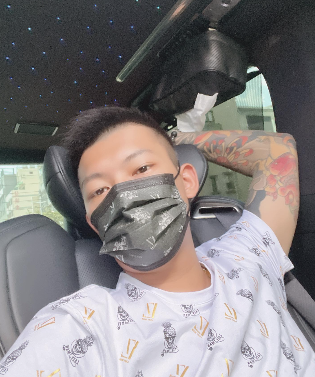 聽到有人盜用自己的照片騙砲，鳳梨相當氣憤。（翻攝自鳳梨臉書）