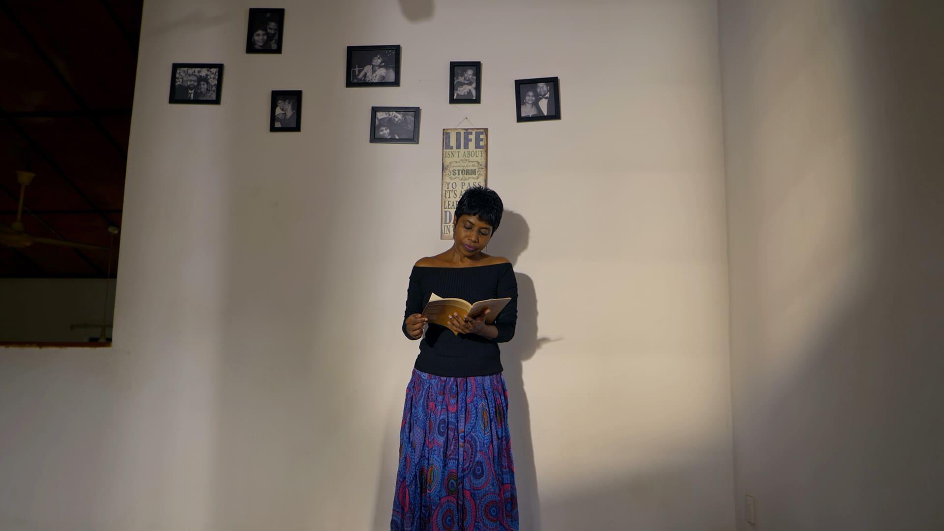 《波濤最深處》中的斯里蘭卡詩人Kalpana Ambrose。(佳映提供)