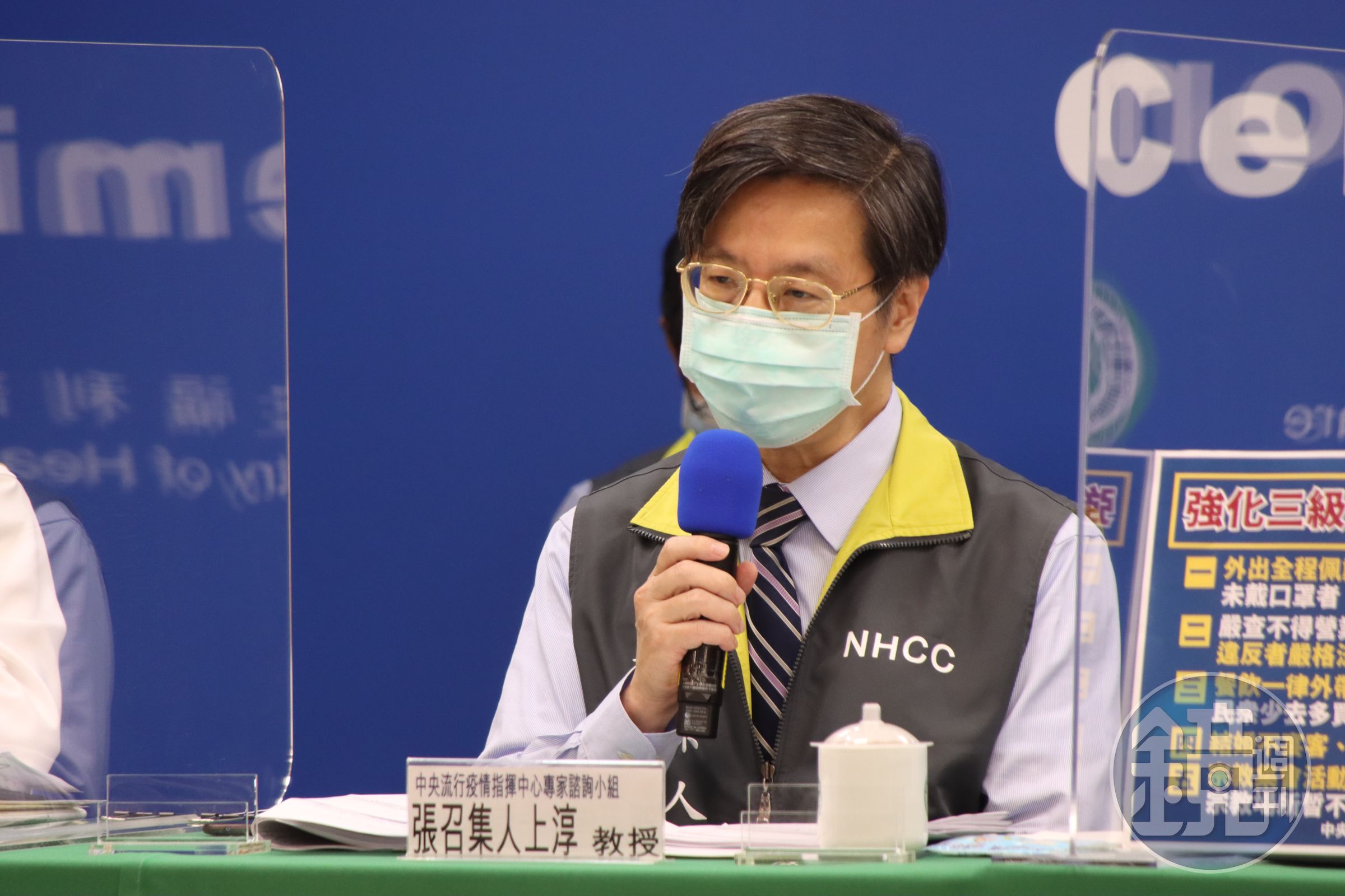 專家諮詢小組召集人張上淳也曝光重症比例，目前嚴重肺炎378人，全國有101人使用呼吸器及2人使用葉克膜。（指揮中心提供）