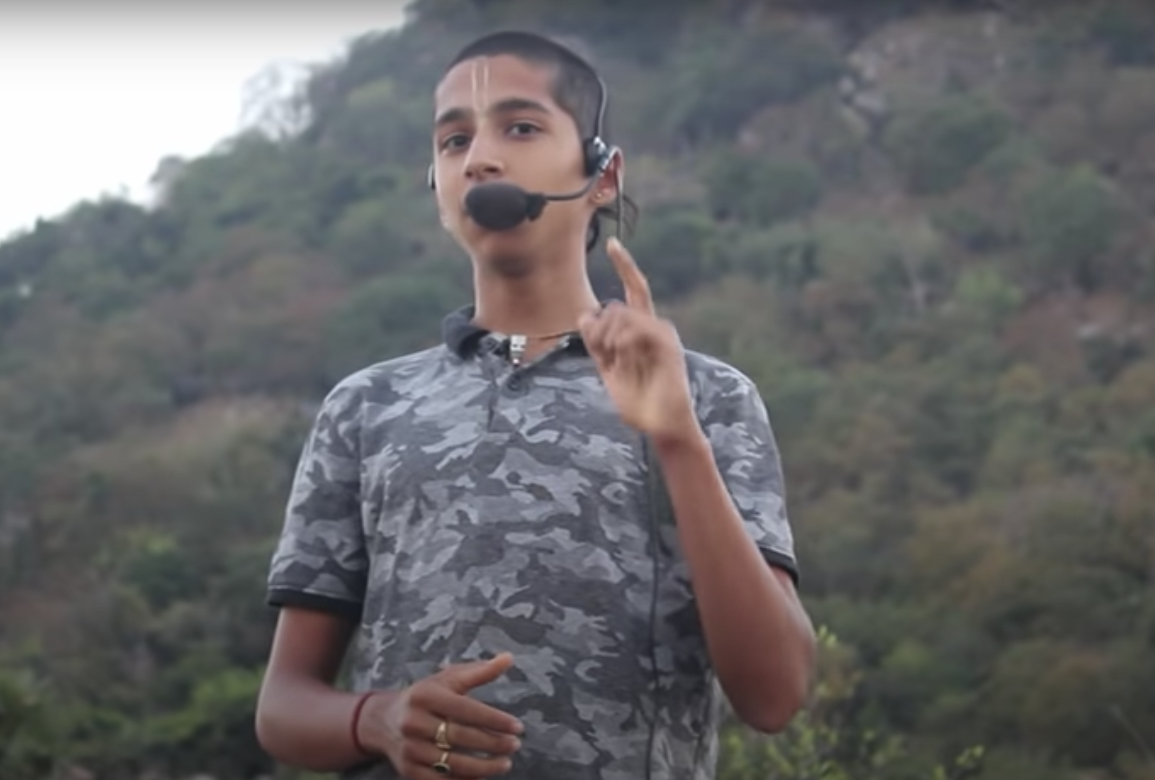 印度神童阿南德再度「預言」，推測疫情好轉時間點。（翻攝自 Conscience YouTube)