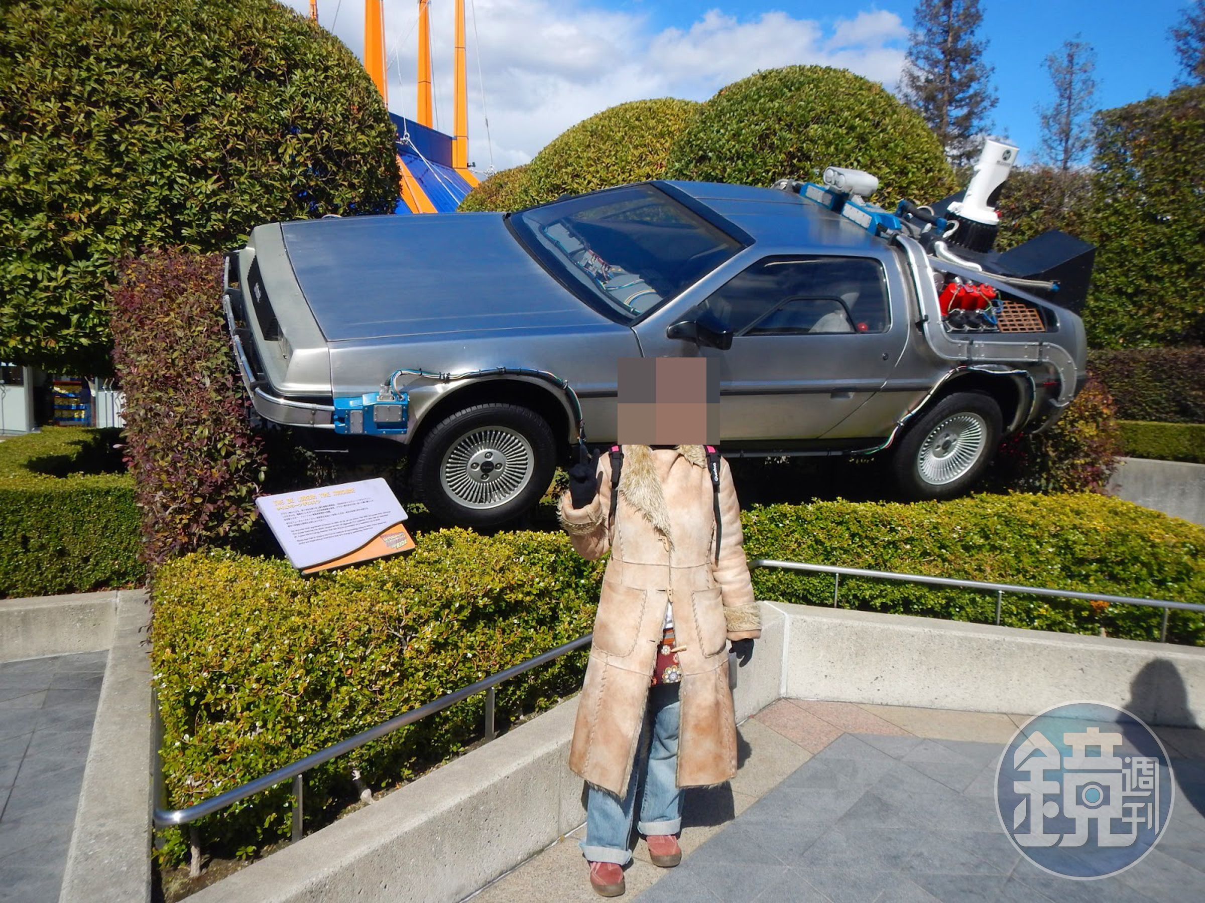 當後來電影拍攝工作完成後，這輛A號車DeLorean DMC-12就放置在好萊塢環球影城展示，變成觀光客的合影道具。