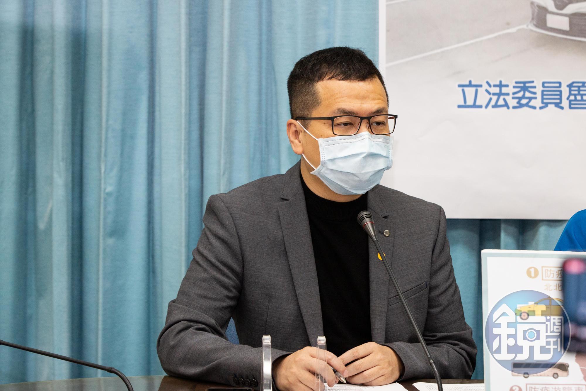台北市議員羅智強指控台灣事實查核中心淪為「側翼」「蟑螂同路人」。