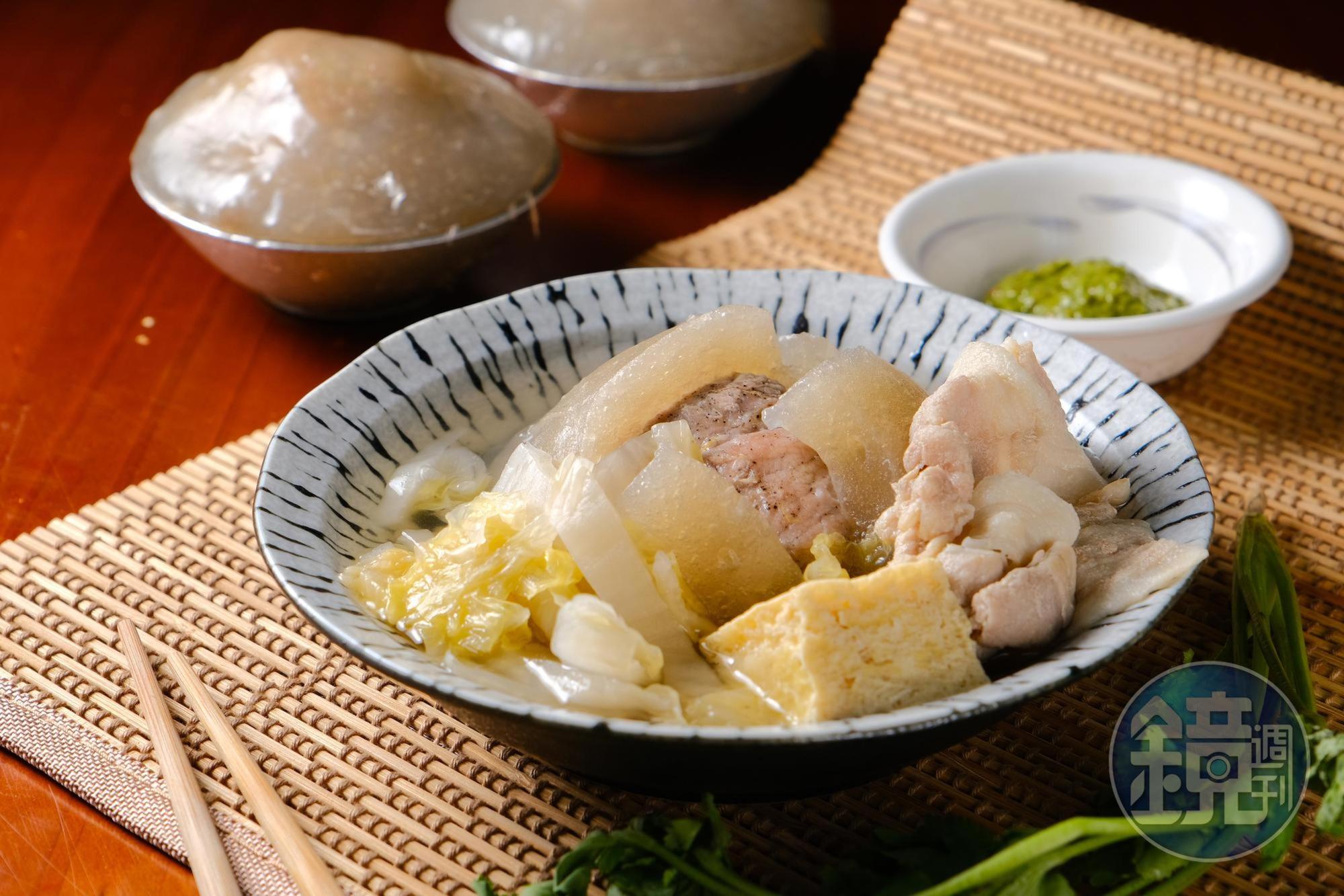 用金門酒釀酸白菜為底的「酸菜白肉肉圓」酸鮮回甘，相當適合夏天。（80元／份）