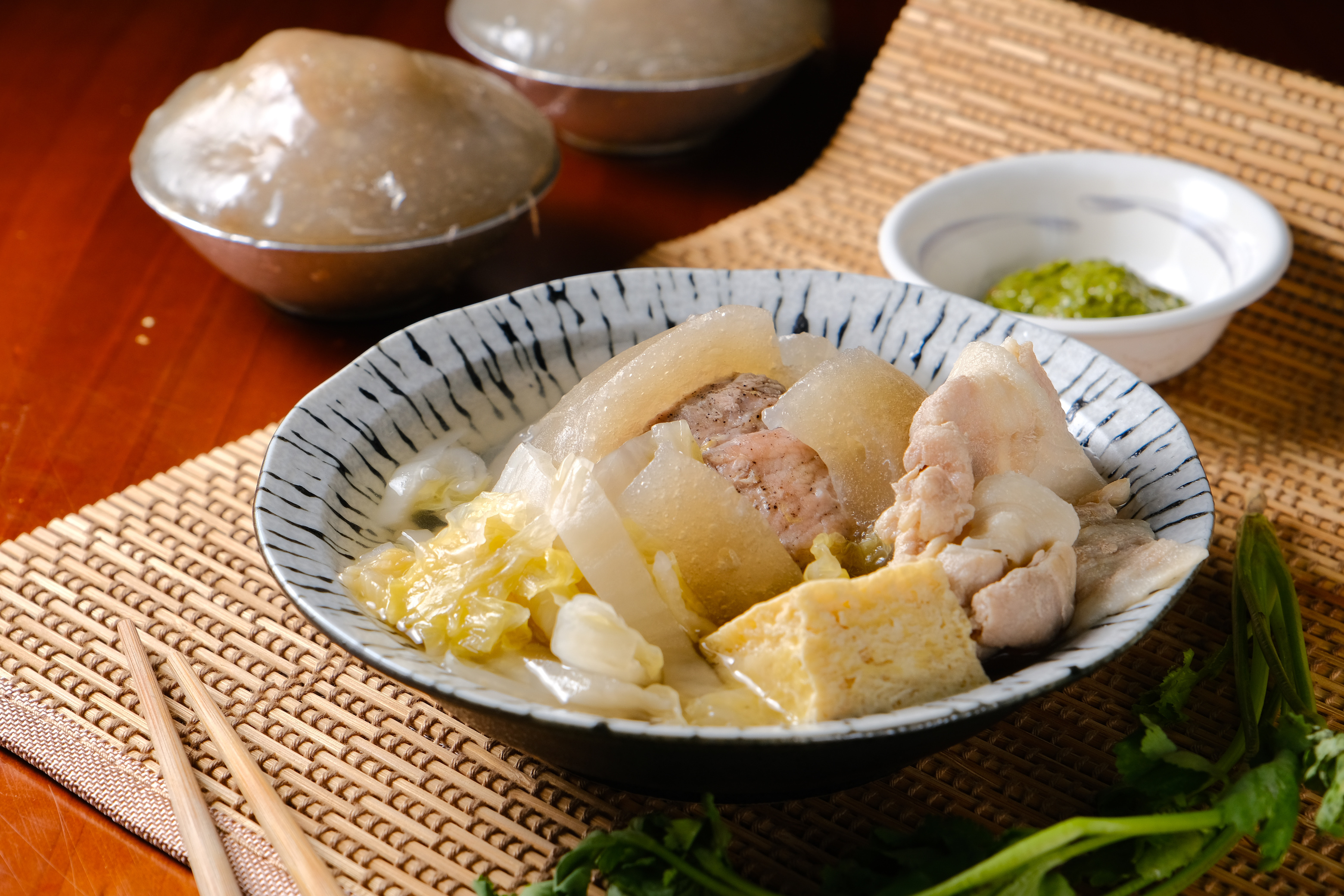 用金門酒釀酸白菜為底的「酸菜白肉肉圓」酸鮮回甘，相當適合夏天。（80元／份）