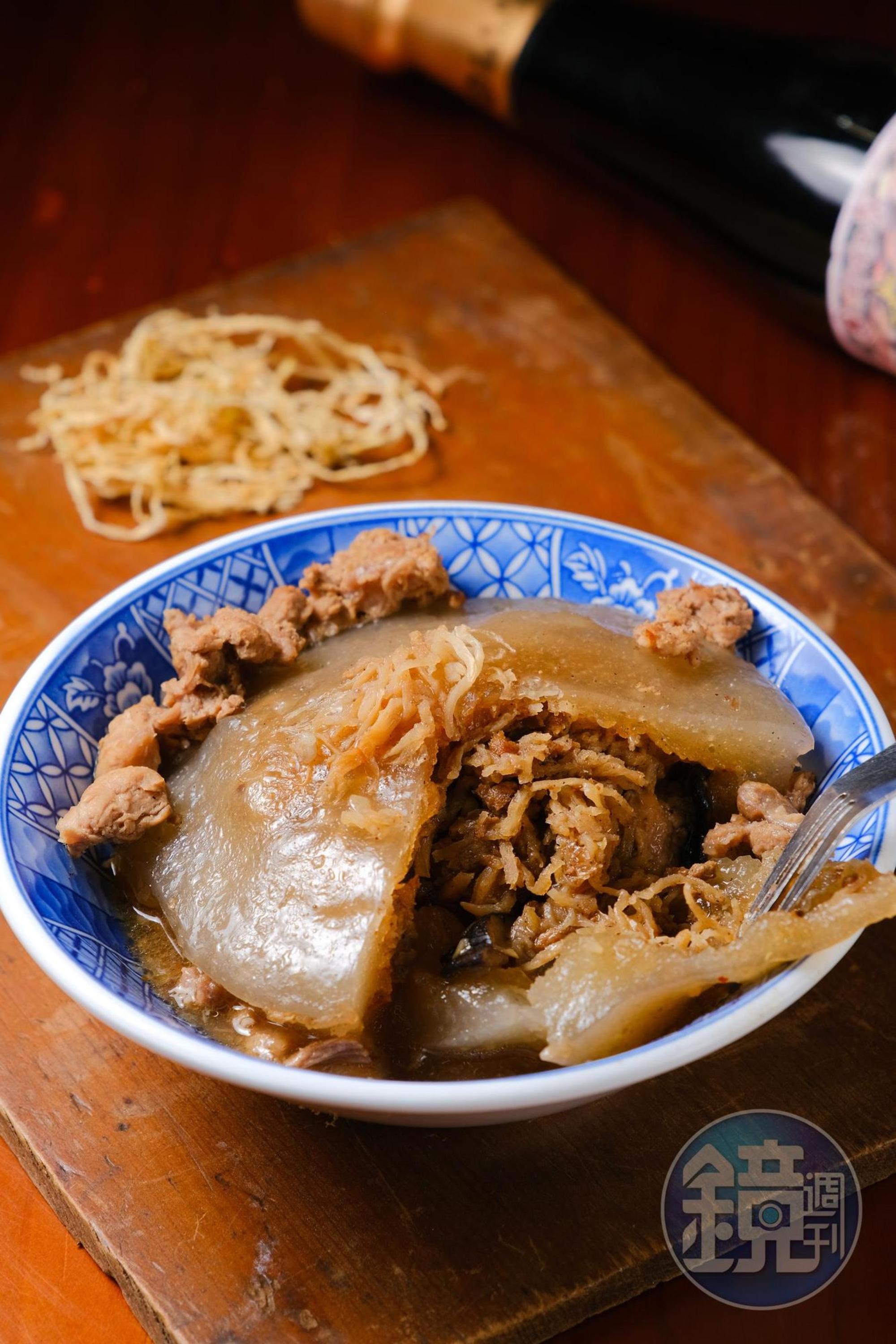 「爺爺菜圃米肉圓」用苗栗日曬菜脯絲做出令人懷念的鹹甘古早味。（65元／份）