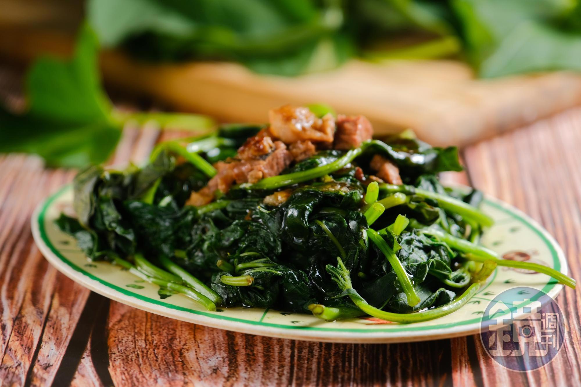 店內的「燙青菜」都是自家種的蔬菜，保證不用化肥、農藥，吃來更安心。（30元／份）