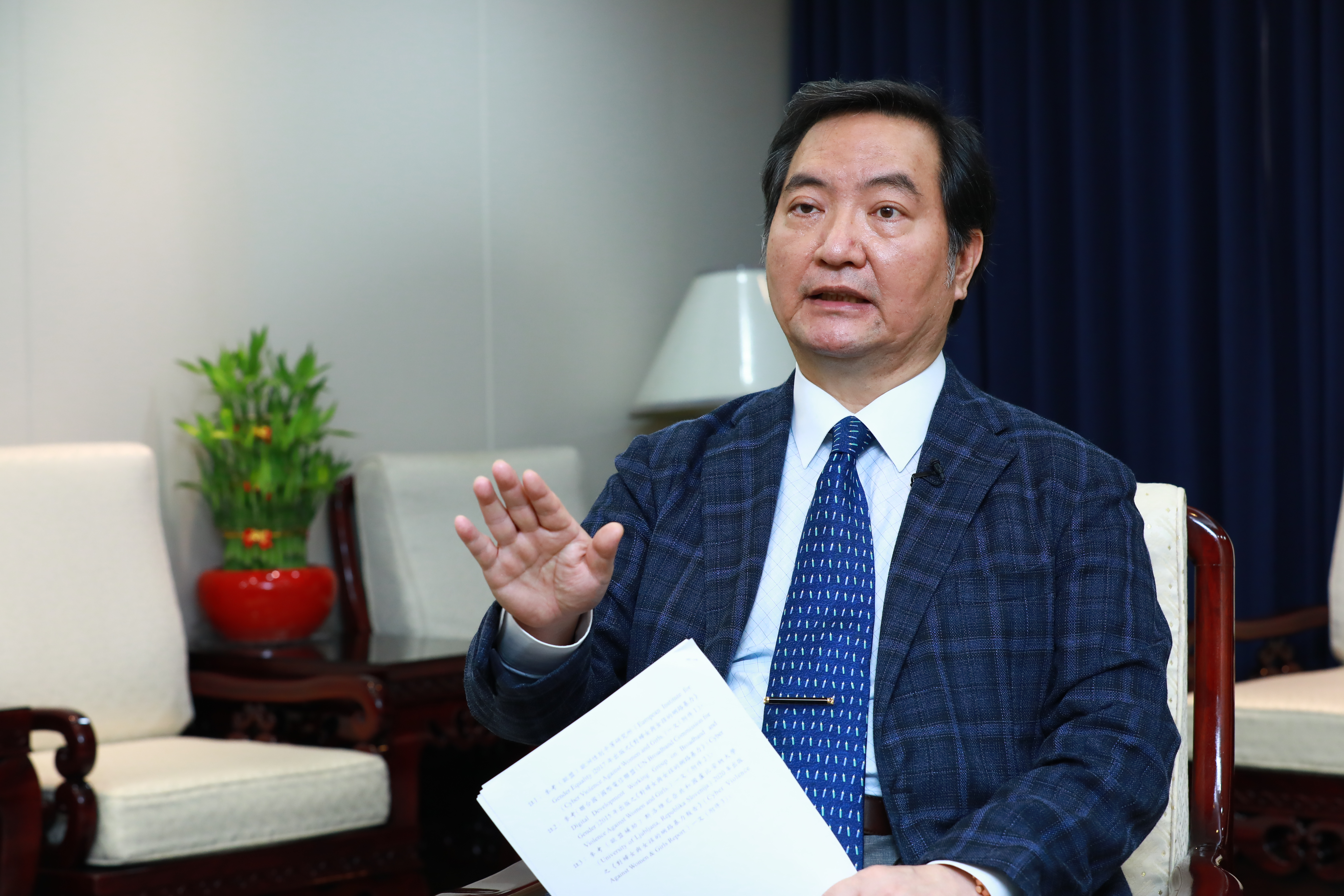 對於地方政府喊出「自行採購疫苗」，行政院發言人羅秉成表示，中國的疫情與疫苗等，一直以來都存在資訊不透明的問題。（本刊資料照）